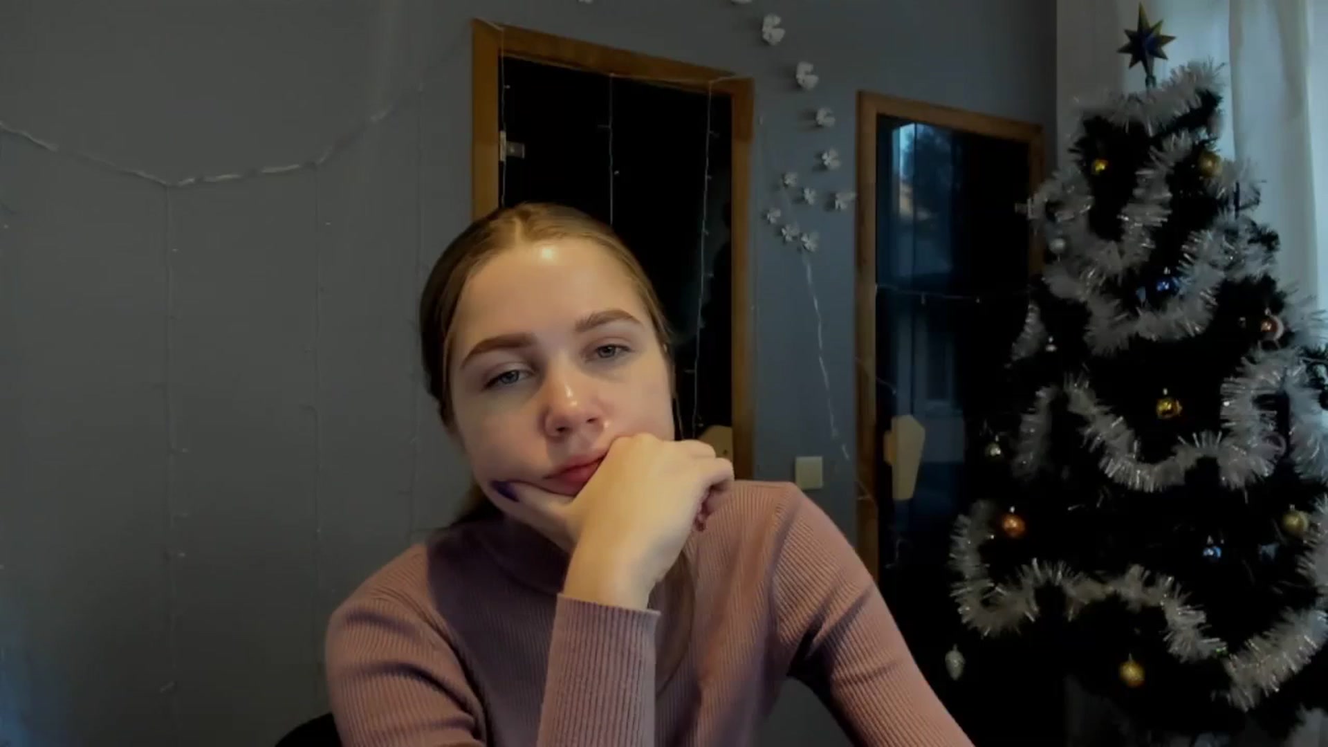 Gallery image thumbnail from Kate_Lewiss's myfreecams stream on, 12/28/2023, 10:53 image 2 of 20