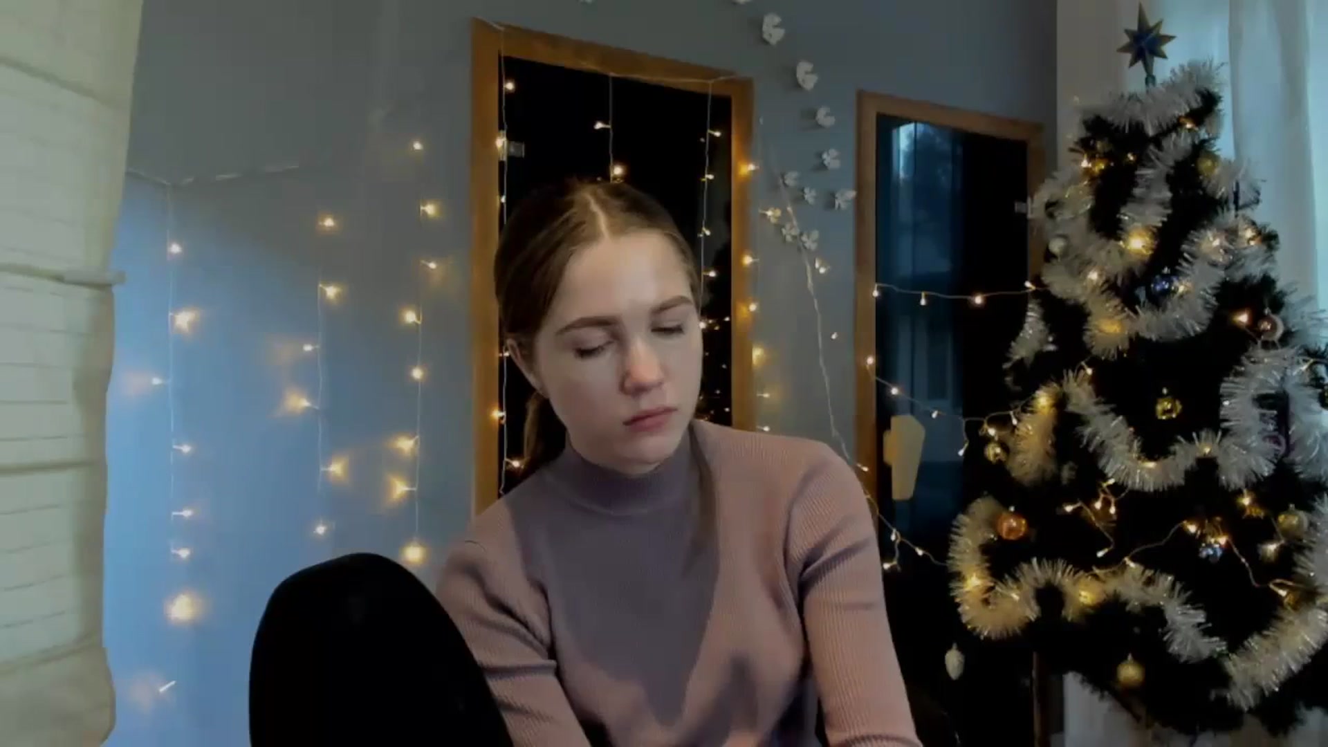 Gallery image thumbnail from Kate_Lewiss's myfreecams stream on, 12/28/2023, 10:53 image 14 of 20