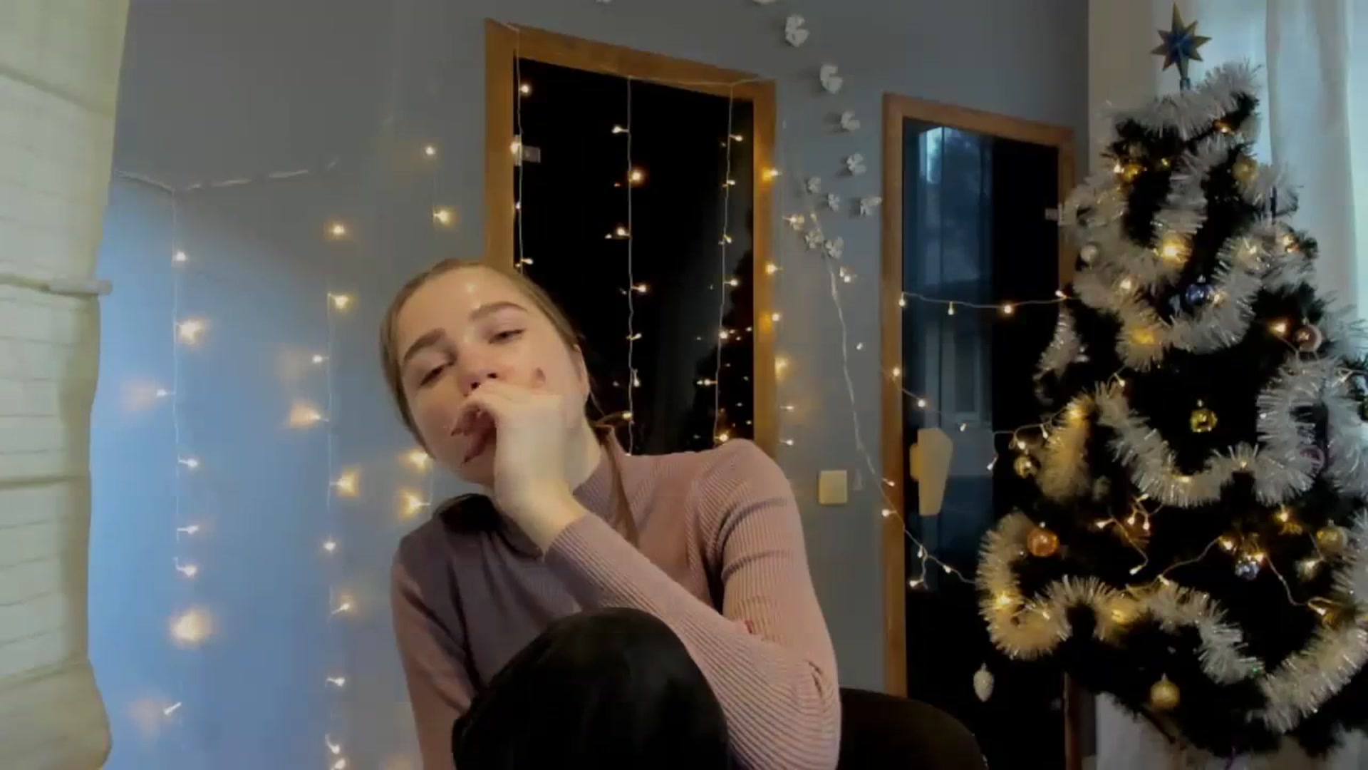Gallery image thumbnail from Kate_Lewiss's myfreecams stream on, 12/28/2023, 10:53 image 17 of 20