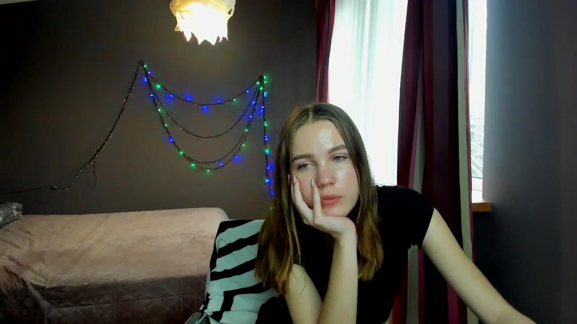 Gallery image thumbnail from Kate_Lewiss's myfreecams stream on, 12/29/2023, 11:49 image 10 of 20