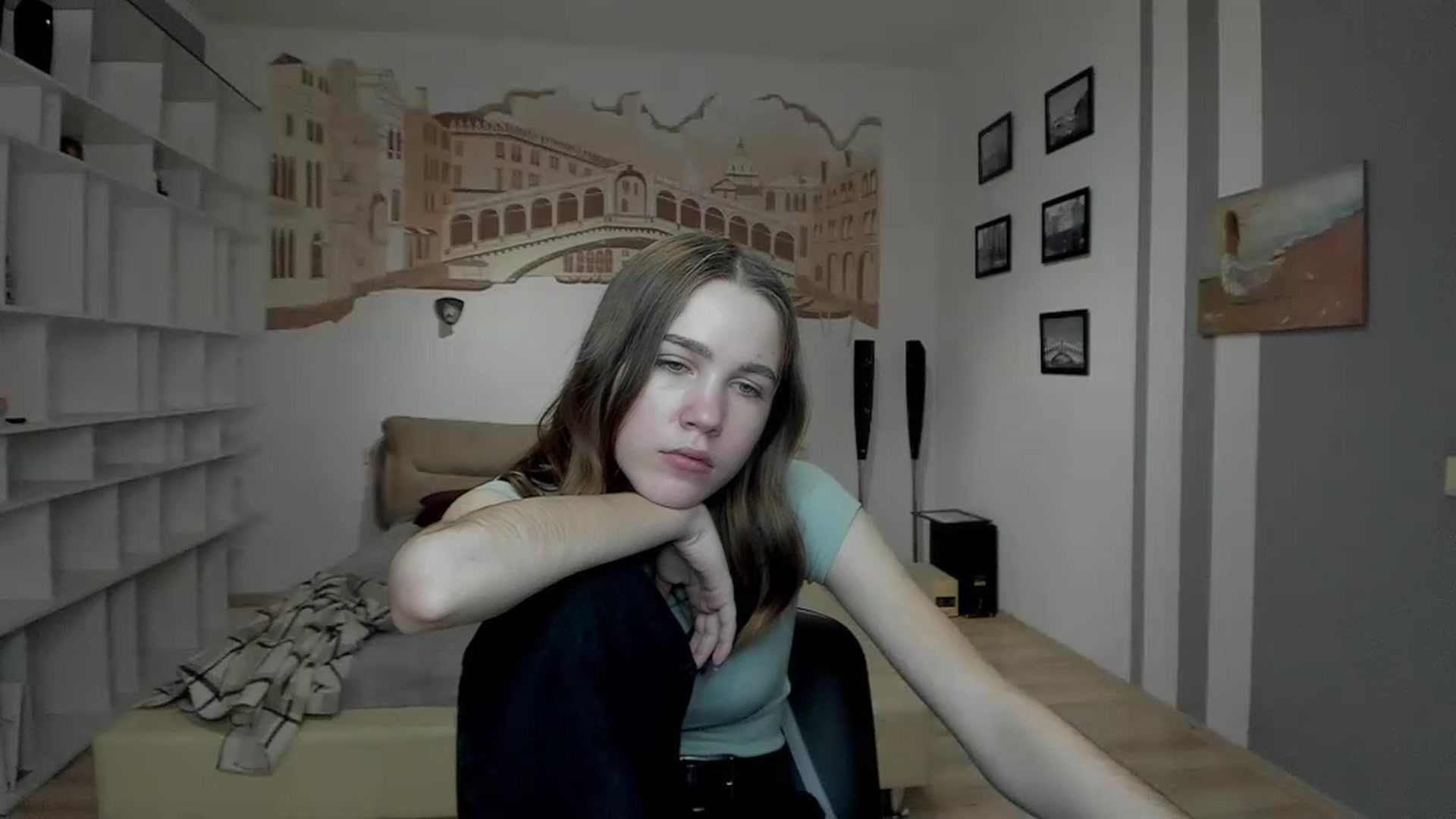 Gallery image thumbnail from Kate_Lewiss's myfreecams stream on, 12/31/2023, 12:11 image 17 of 20