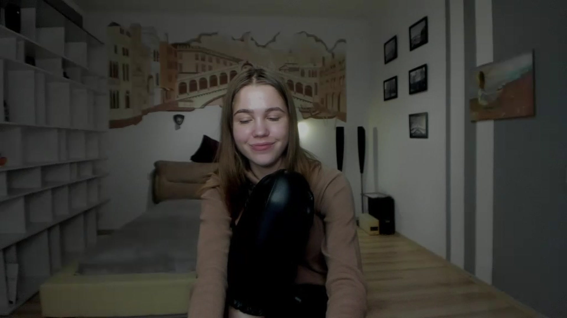 Gallery image thumbnail from Kate_Lewiss's myfreecams stream on, 01/18/2024, 12:03 image 8 of 20