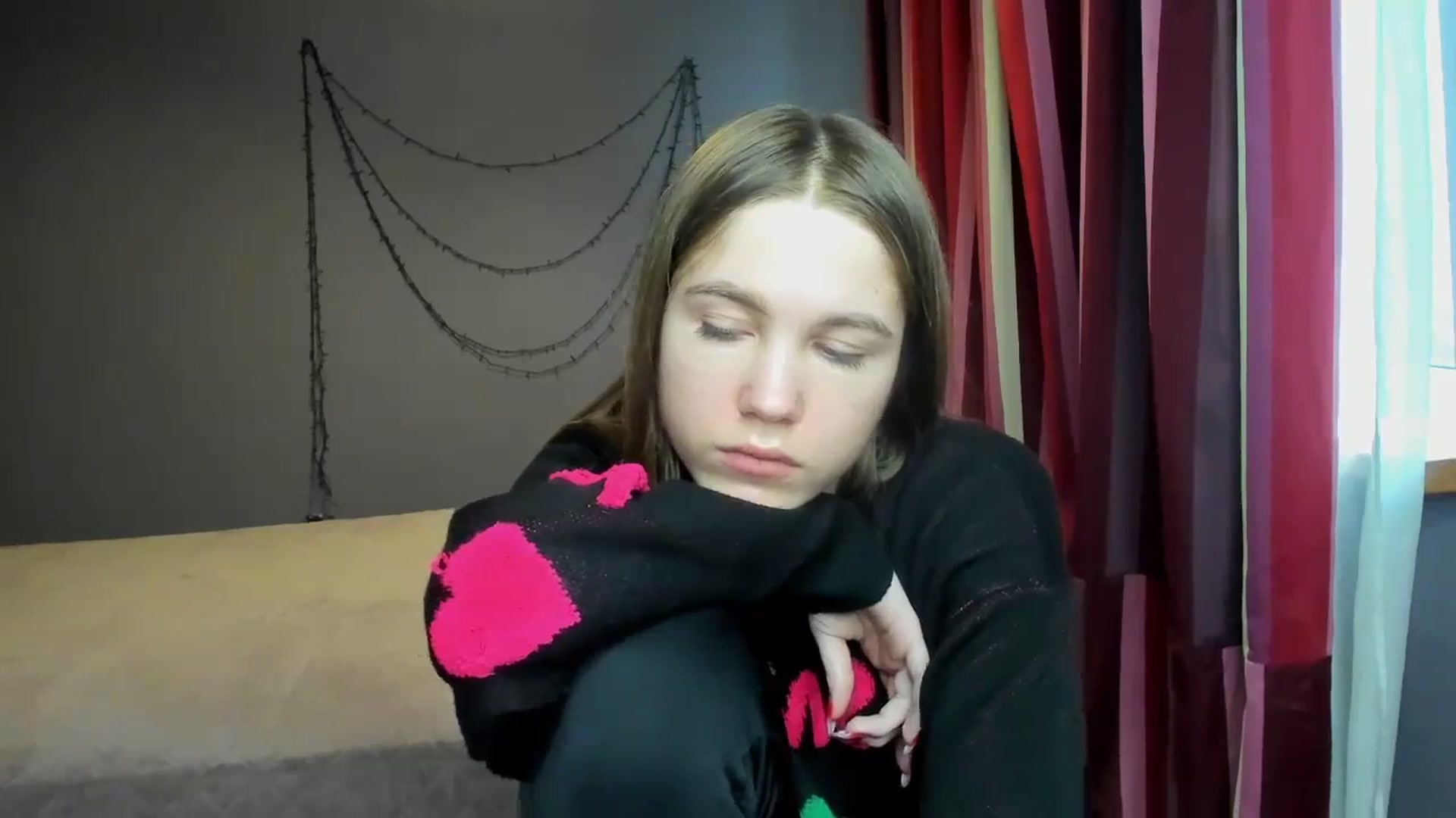 Gallery image thumbnail from Kate_Lewiss's myfreecams stream on, 02/01/2024, 12:01 image 17 of 20