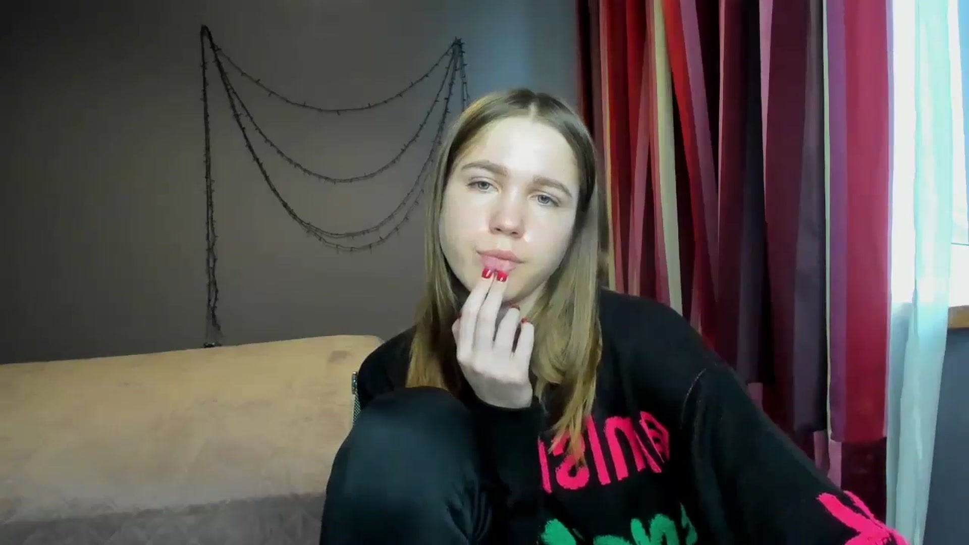 Gallery image thumbnail from Kate_Lewiss's myfreecams stream on, 02/01/2024, 12:01 image 12 of 20