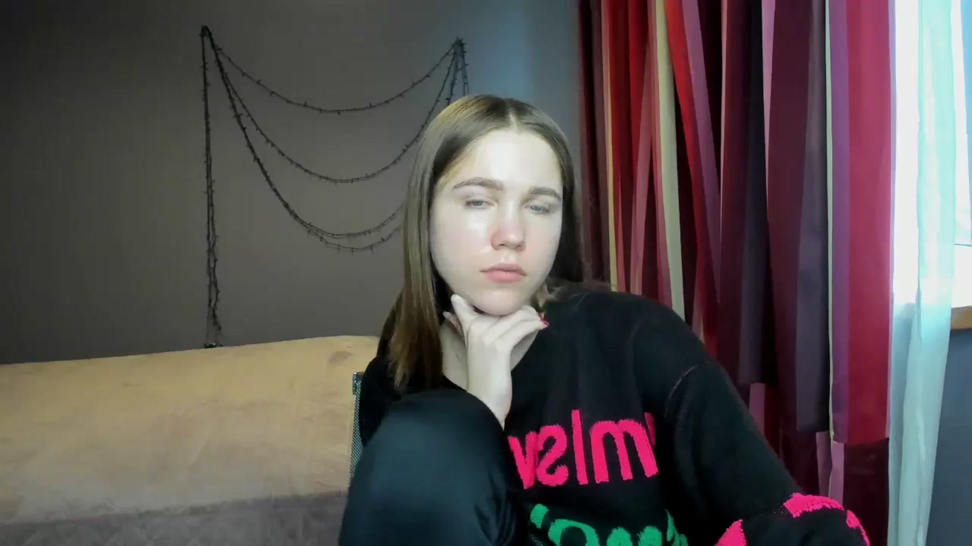 Gallery image thumbnail from Kate_Lewiss's myfreecams stream on, 02/01/2024, 12:01 image 15 of 20