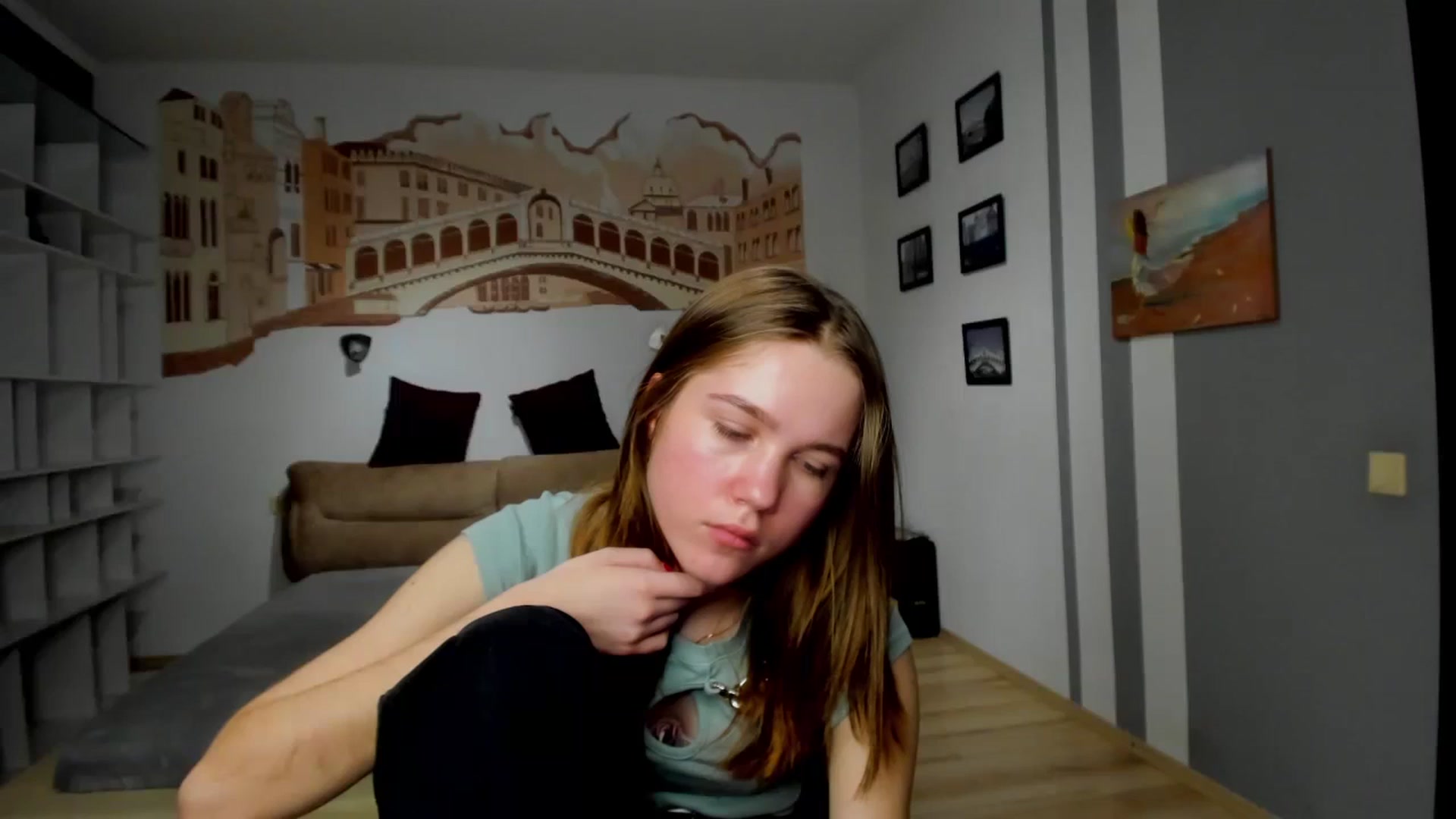 Gallery image thumbnail from Kate_Lewiss's myfreecams stream on, 02/03/2024, 11:39 image 3 of 20