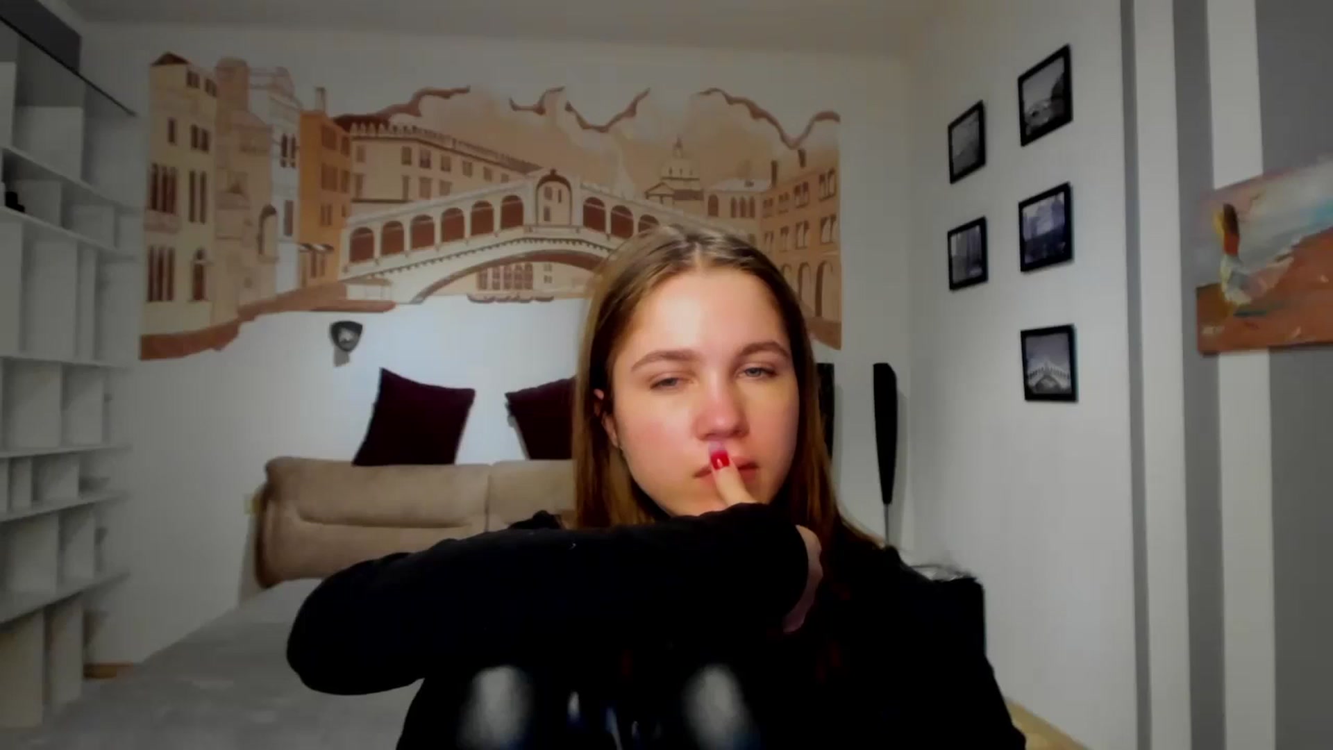 Gallery image thumbnail from Kate_Lewiss's myfreecams stream on, 02/04/2024, 10:31 image 2 of 20