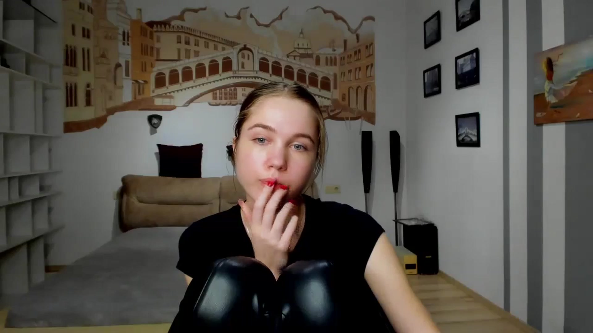 Gallery image thumbnail from Kate_Lewiss's myfreecams stream on, 02/08/2024, 12:04 image 12 of 20