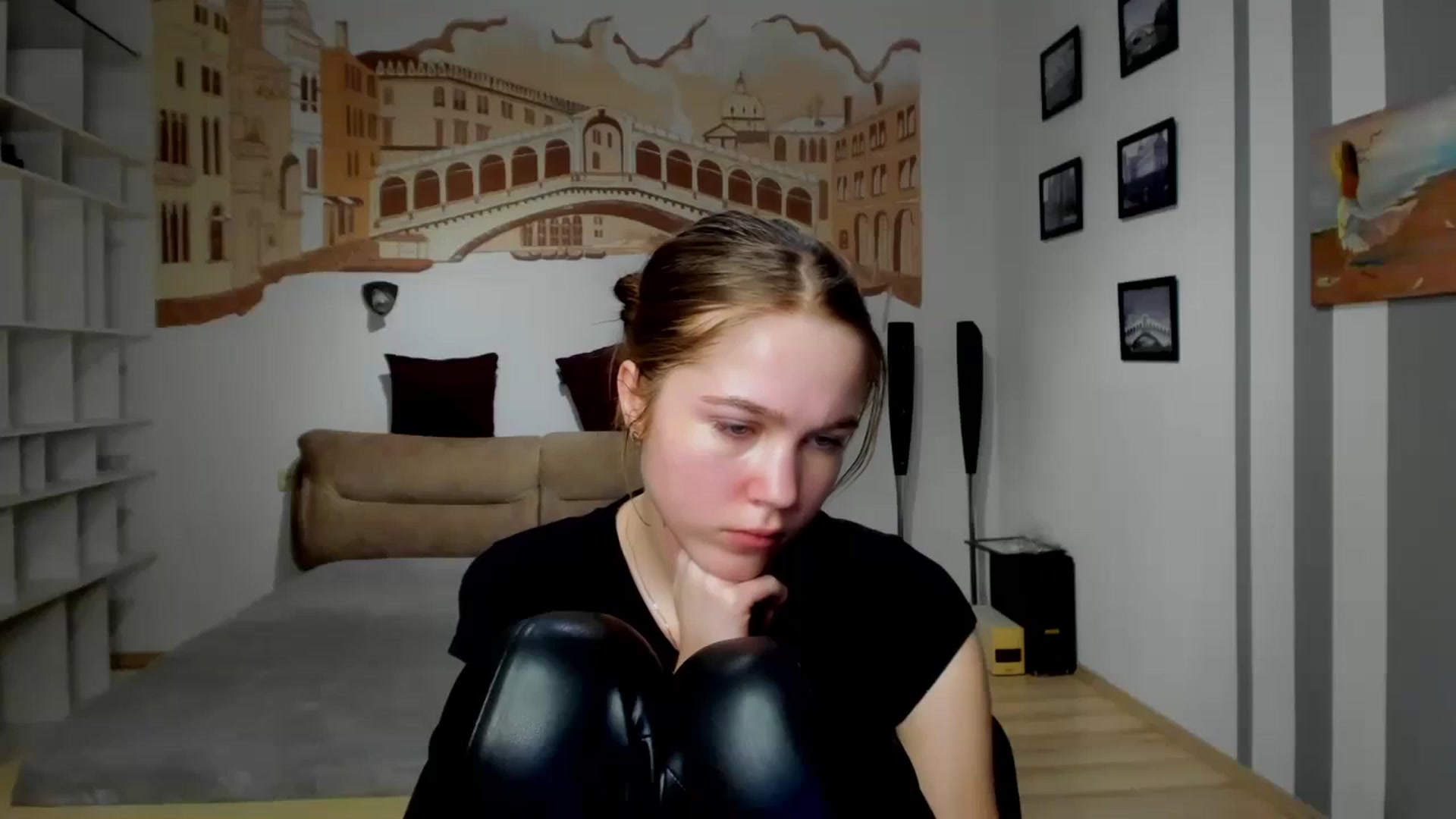 Gallery image thumbnail from Kate_Lewiss's myfreecams stream on, 02/08/2024, 12:04 image 17 of 20