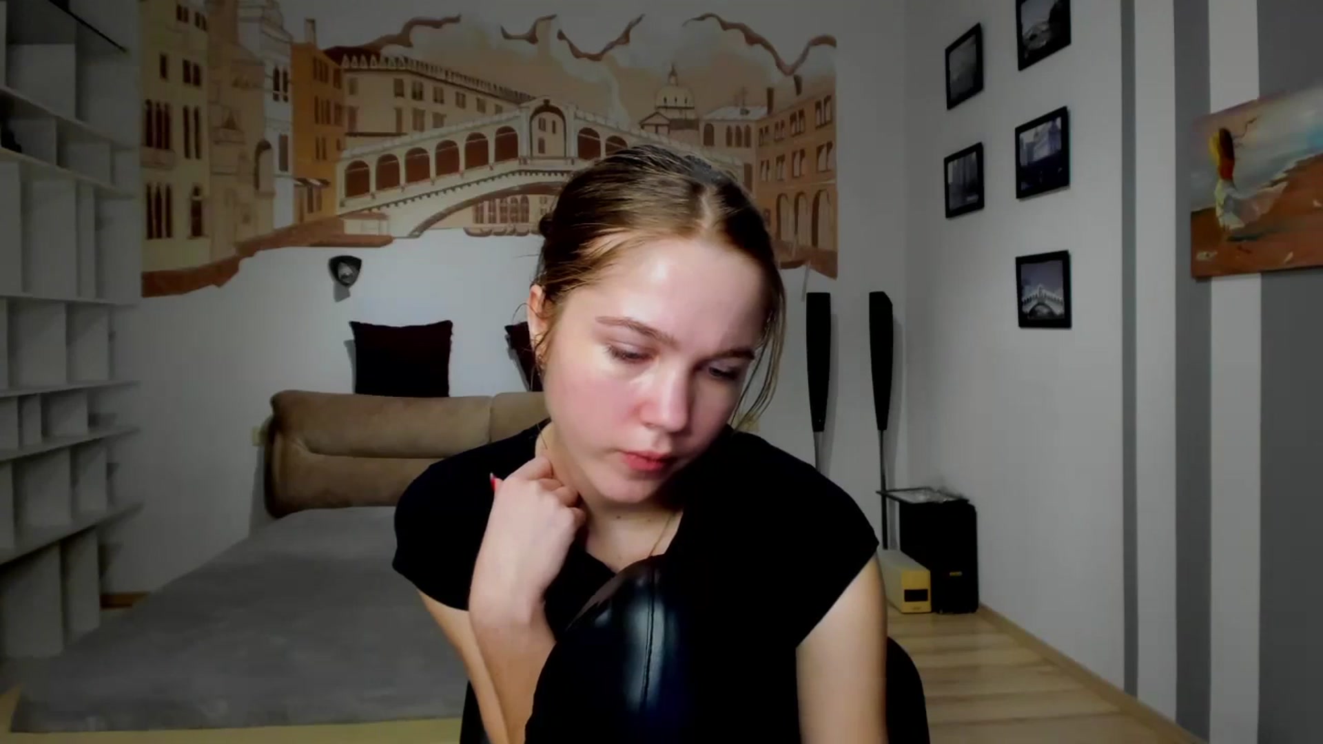 Gallery image thumbnail from Kate_Lewiss's myfreecams stream on, 02/08/2024, 12:04 image 20 of 20