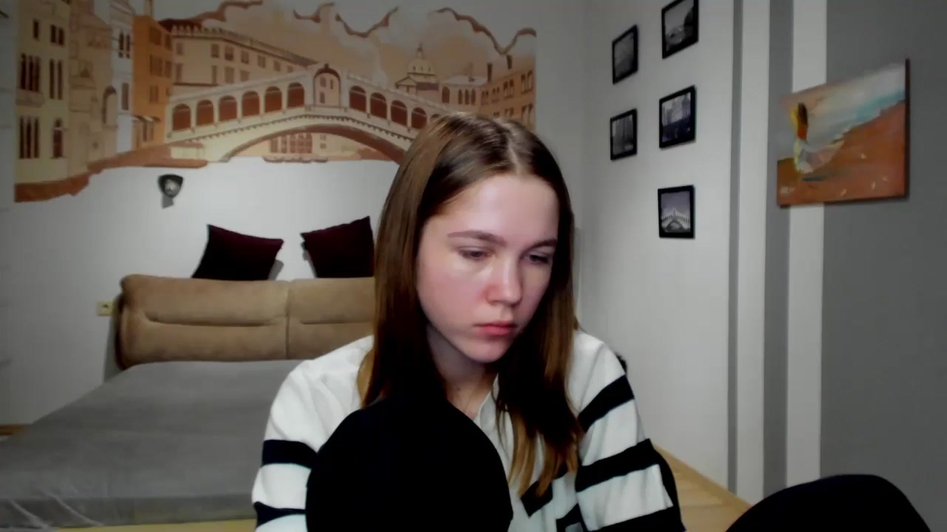 Gallery image thumbnail from Kate_Lewiss's myfreecams stream on, 02/15/2024, 08:52 image 14 of 20