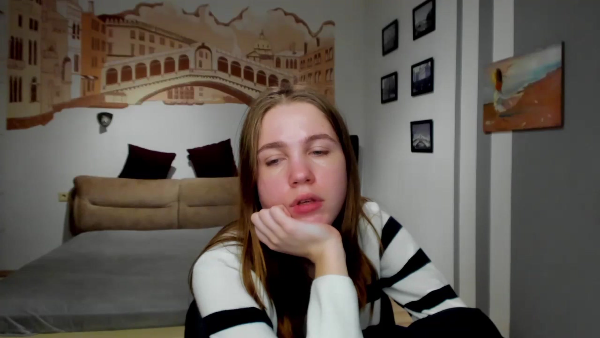 Gallery image thumbnail from Kate_Lewiss's myfreecams stream on, 02/15/2024, 10:31 image 10 of 20
