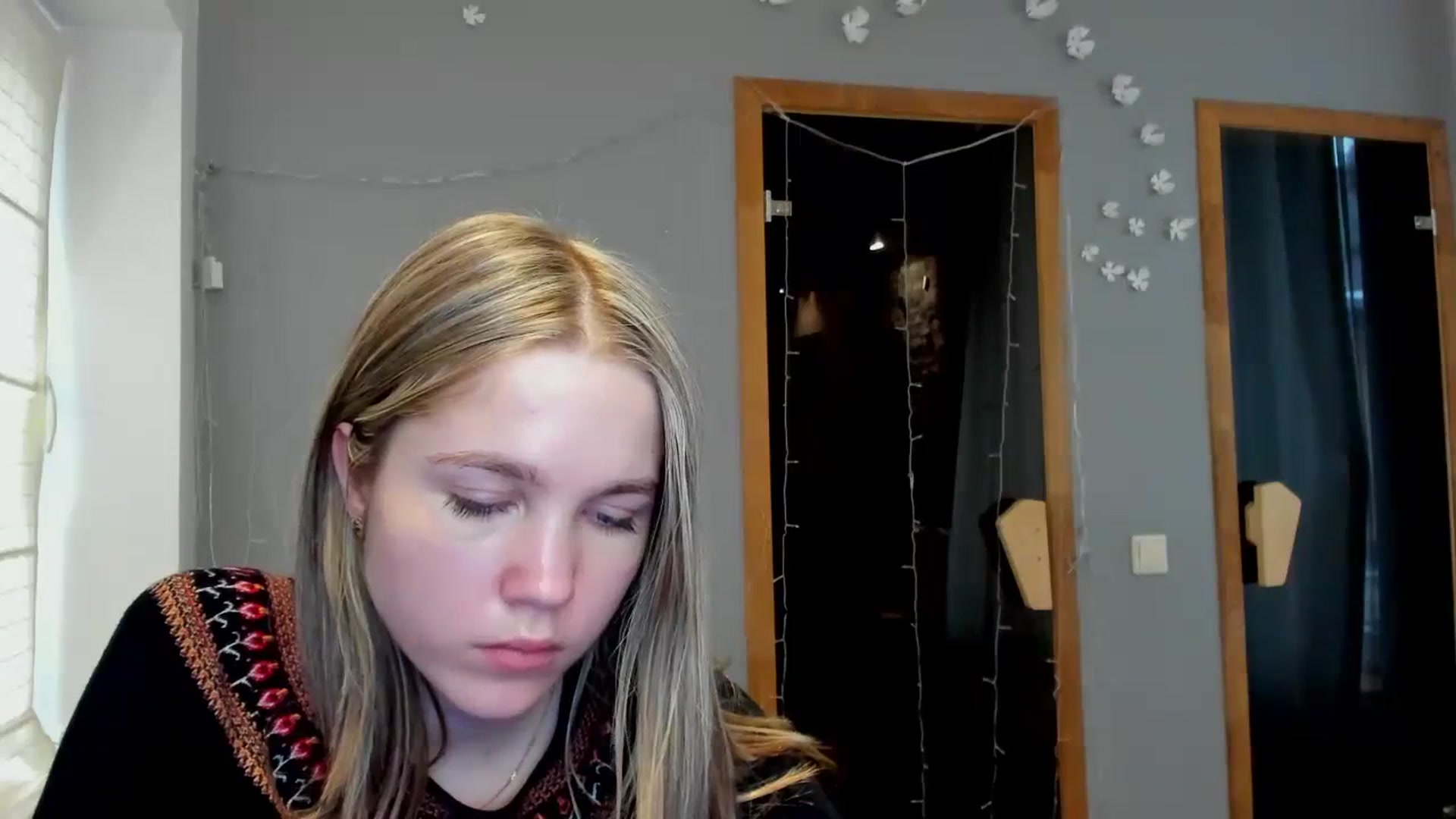 Gallery image thumbnail from Kate_Lewiss's myfreecams stream on, 02/18/2024, 12:03 image 17 of 20