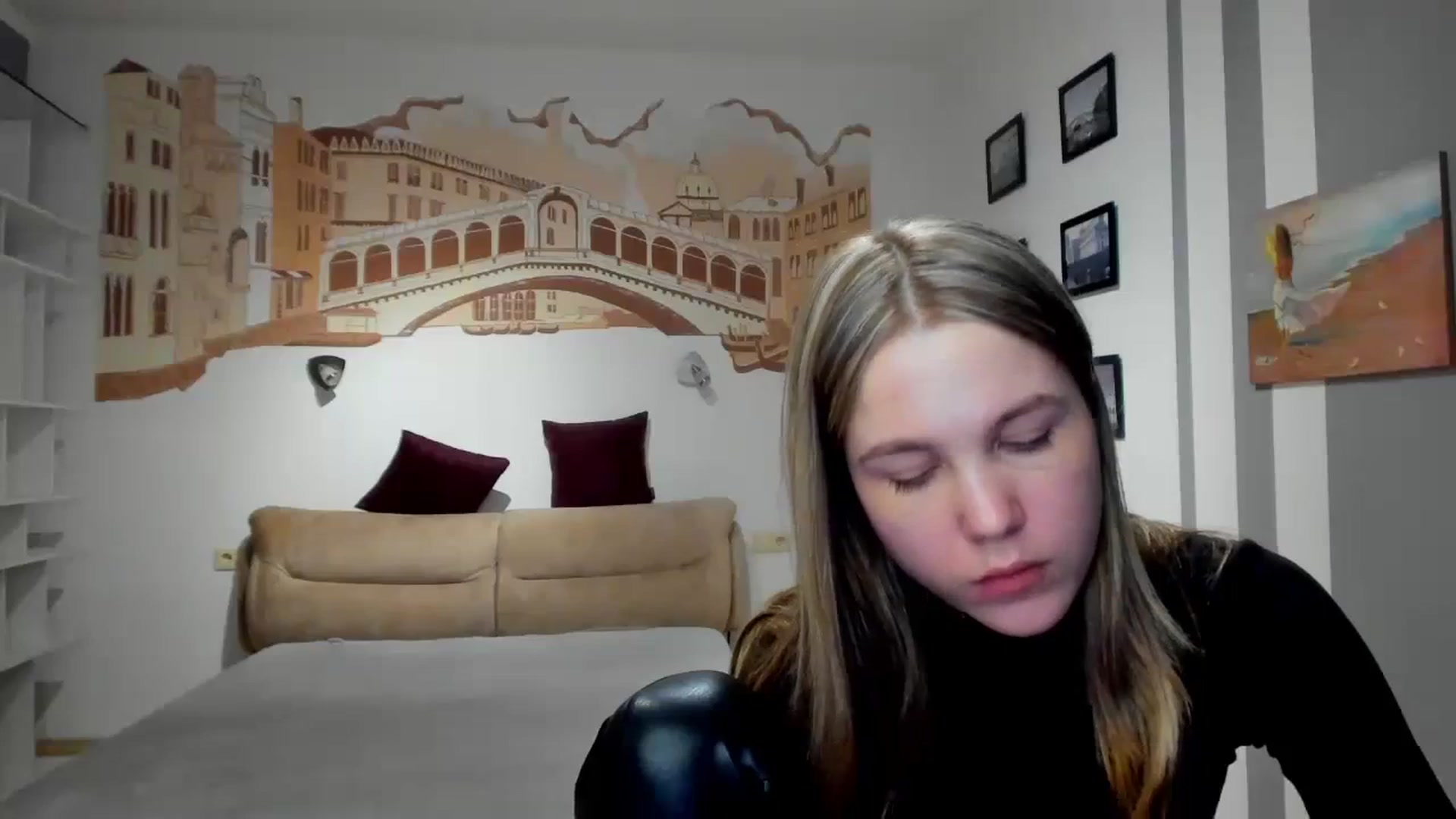 Gallery image thumbnail from Kate_Lewiss's myfreecams stream on, 02/20/2024, 12:06 image 19 of 20