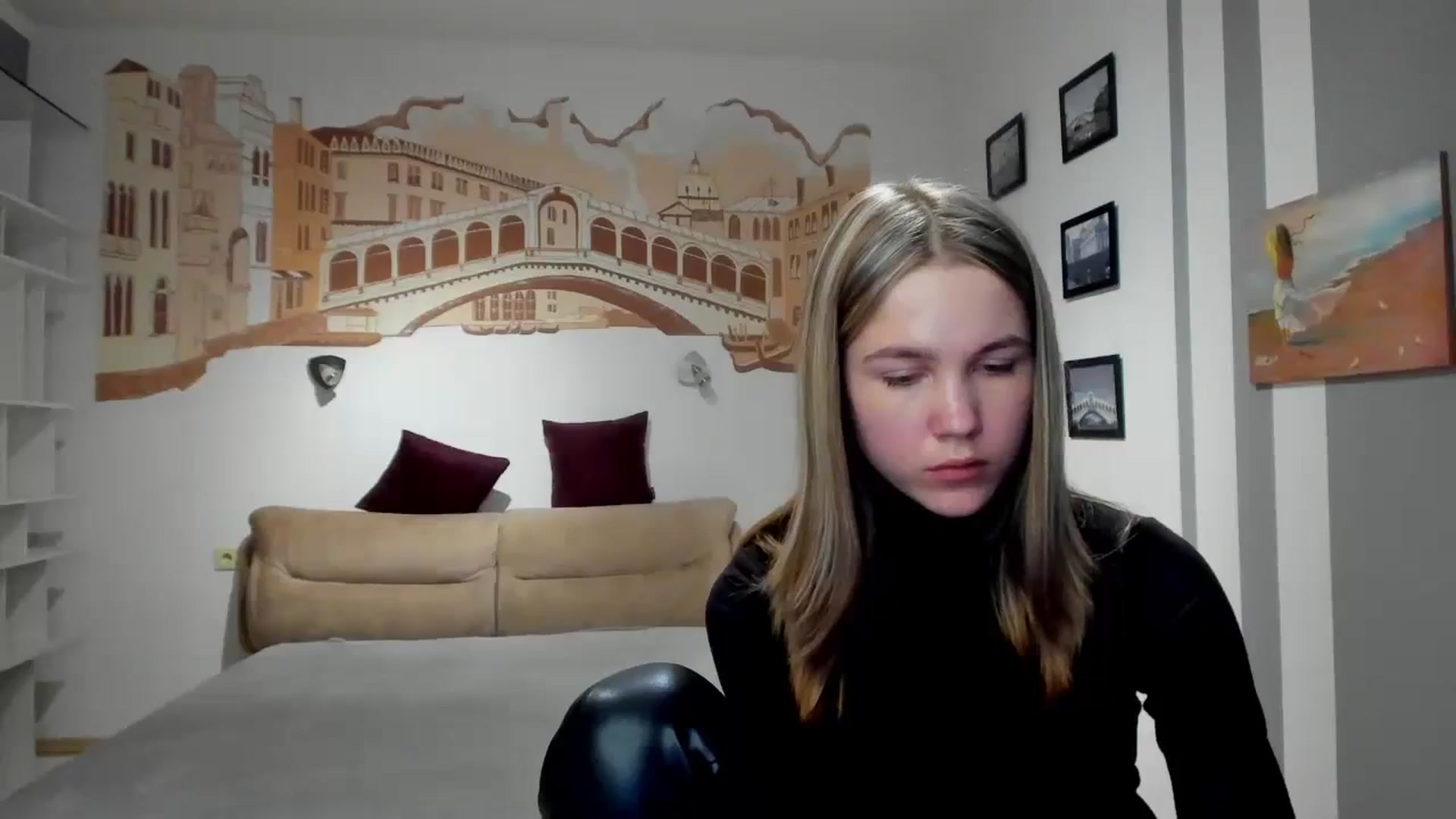 Gallery image thumbnail from Kate_Lewiss's myfreecams stream on, 02/20/2024, 12:06 image 17 of 20