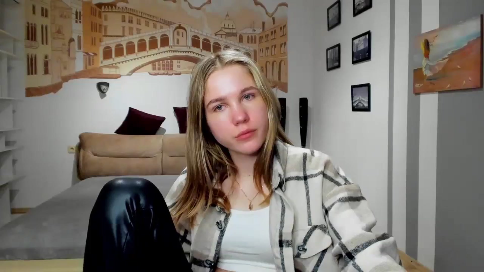 Gallery image thumbnail from Kate_Lewiss's myfreecams stream on, 02/21/2024, 10:19 image 16 of 20
