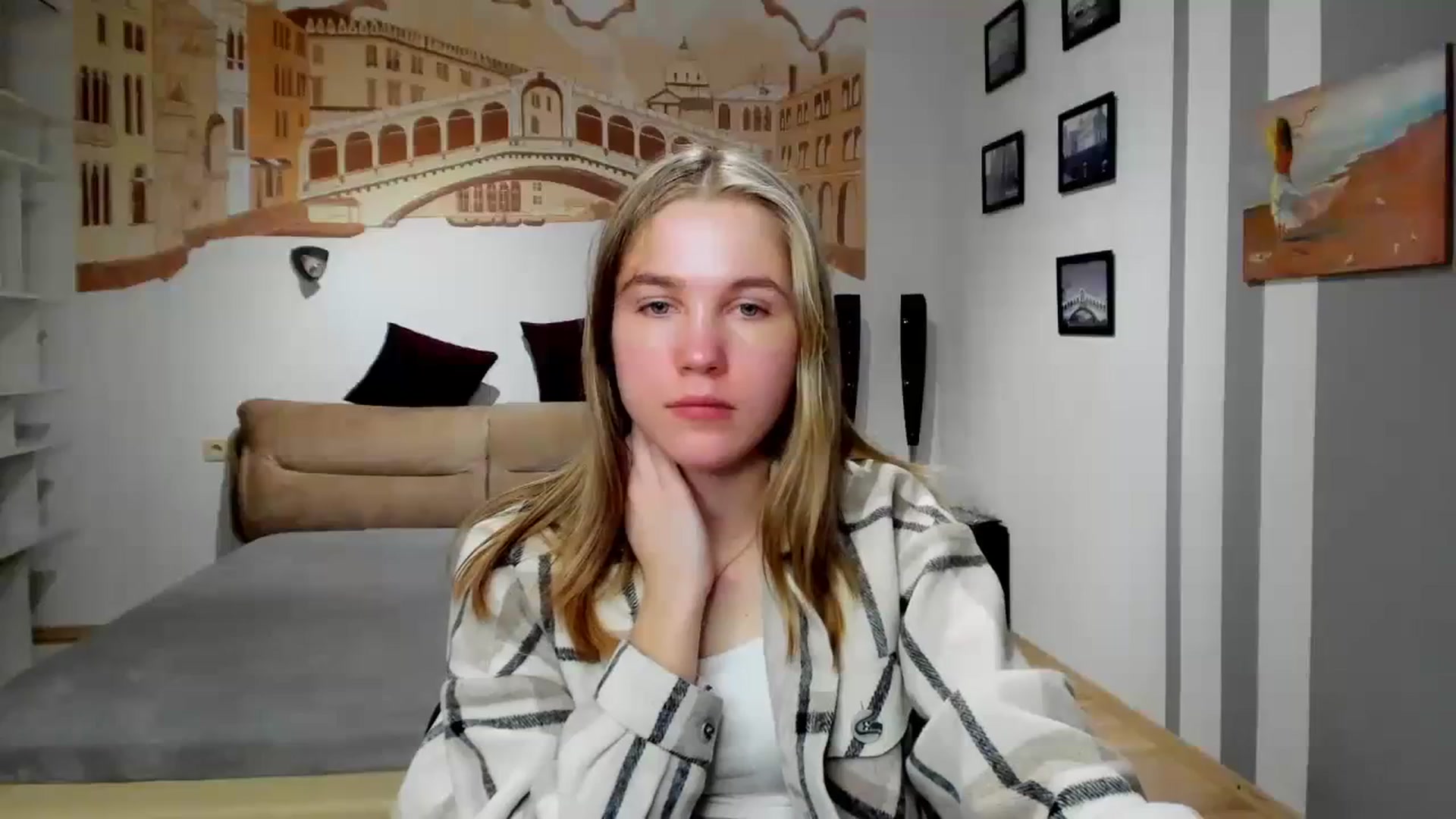 Gallery image thumbnail from Kate_Lewiss's myfreecams stream on, 02/21/2024, 10:19 image 15 of 20