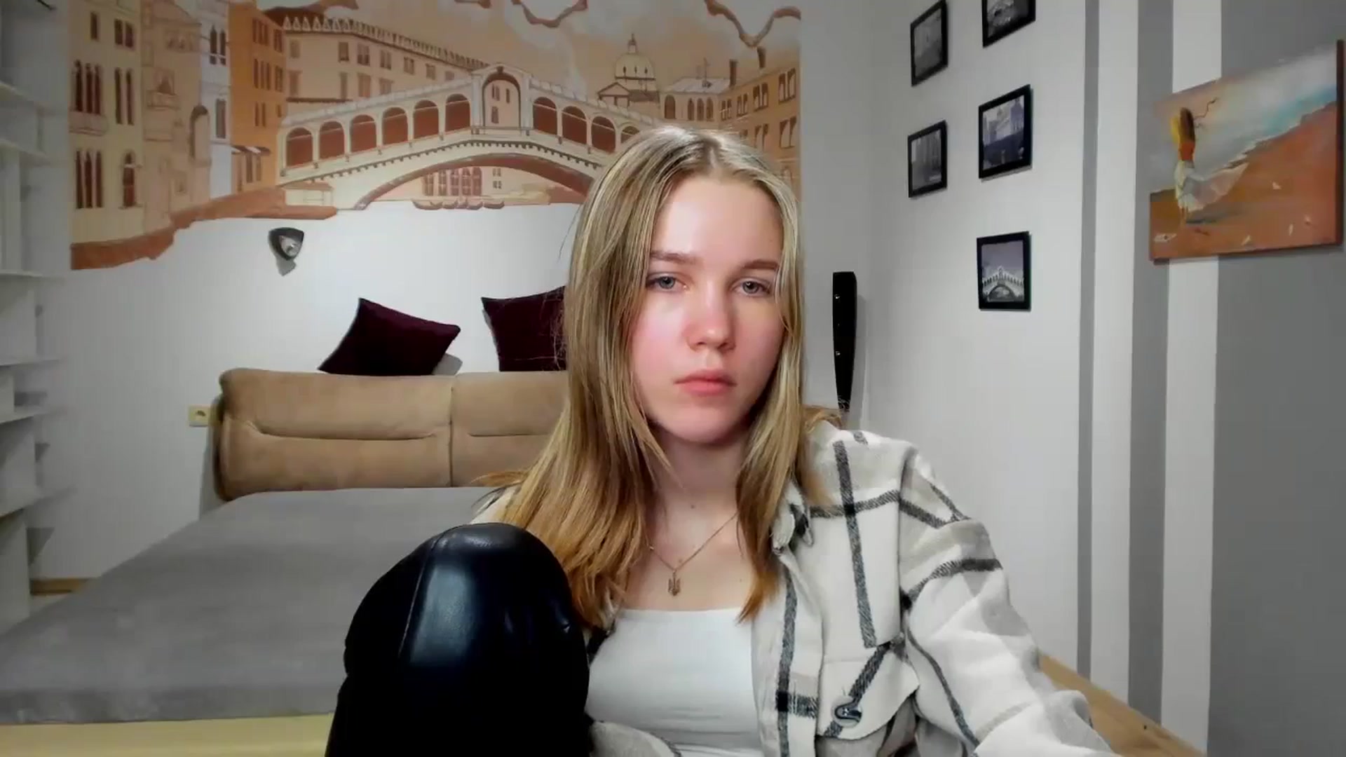 Gallery image thumbnail from Kate_Lewiss's myfreecams stream on, 02/21/2024, 10:45 image 19 of 20