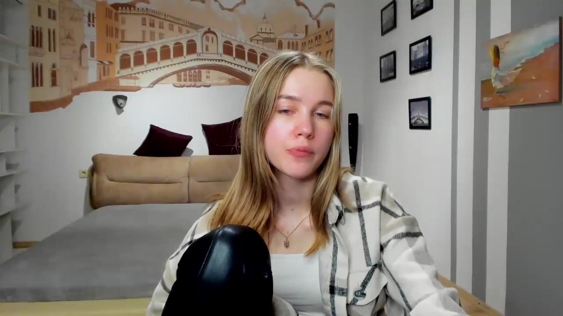 Gallery image thumbnail from Kate_Lewiss's myfreecams stream on, 02/21/2024, 10:45 image 16 of 20