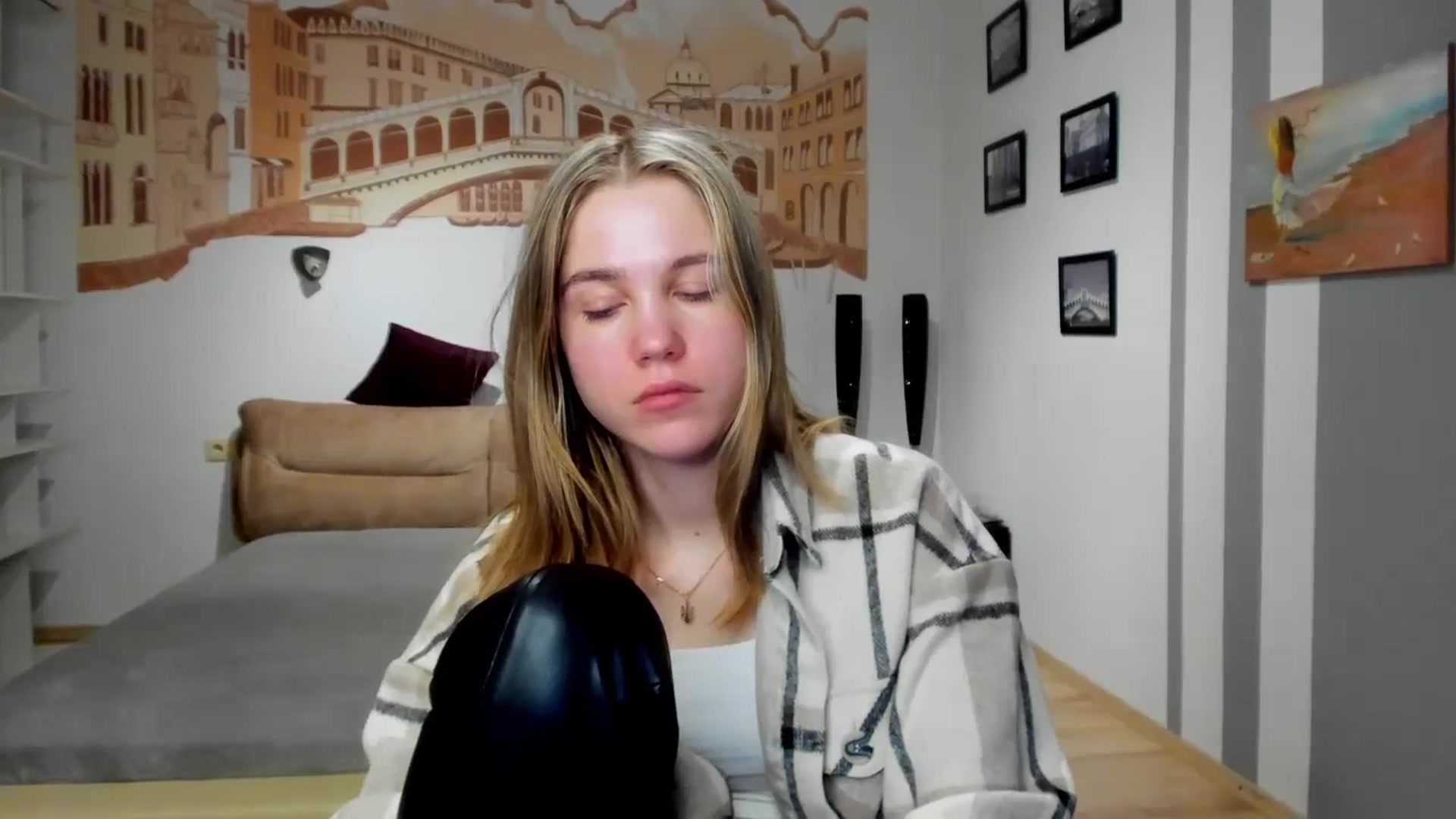 Gallery image thumbnail from Kate_Lewiss's myfreecams stream on, 02/21/2024, 10:45 image 6 of 20