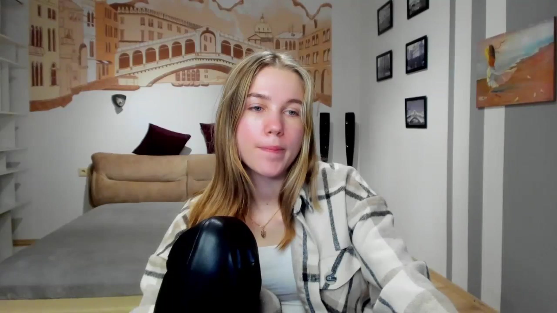 Gallery image thumbnail from Kate_Lewiss's myfreecams stream on, 02/21/2024, 10:45 image 7 of 20