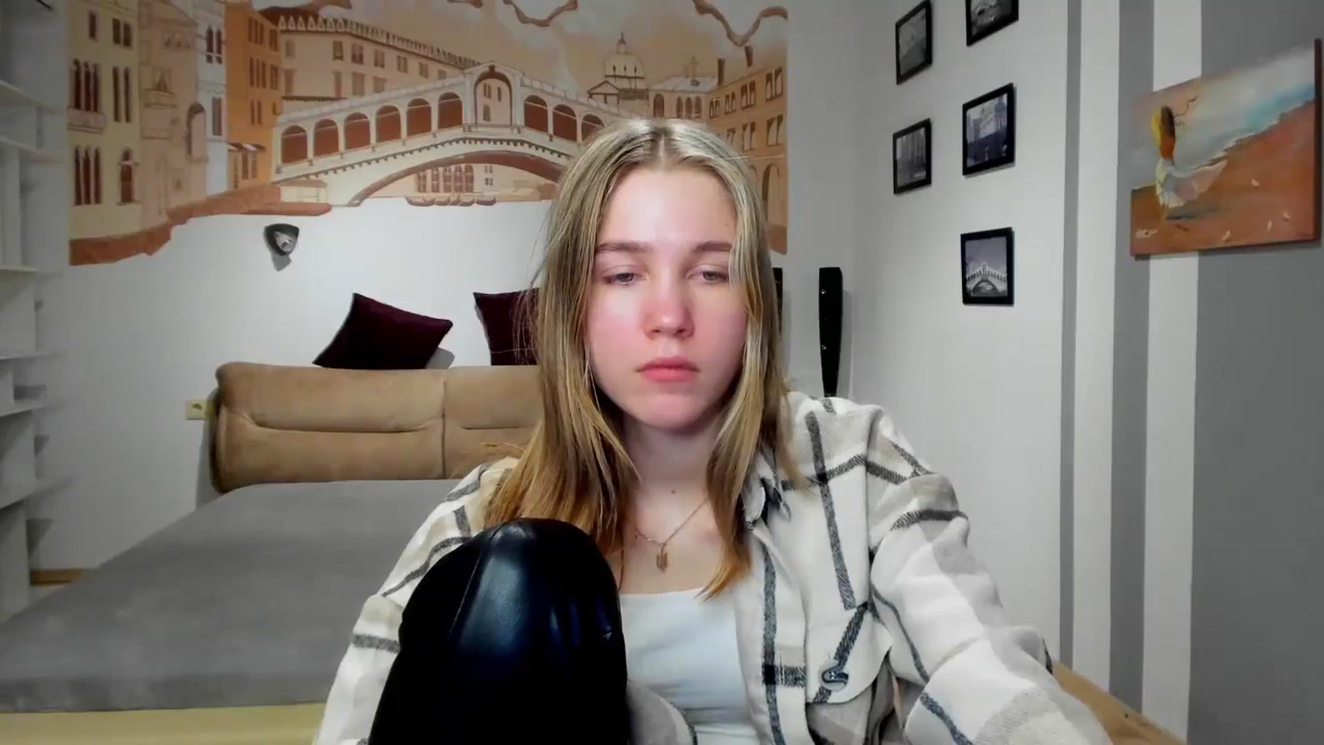 Gallery image thumbnail from Kate_Lewiss's myfreecams stream on, 02/21/2024, 10:45 image 12 of 20