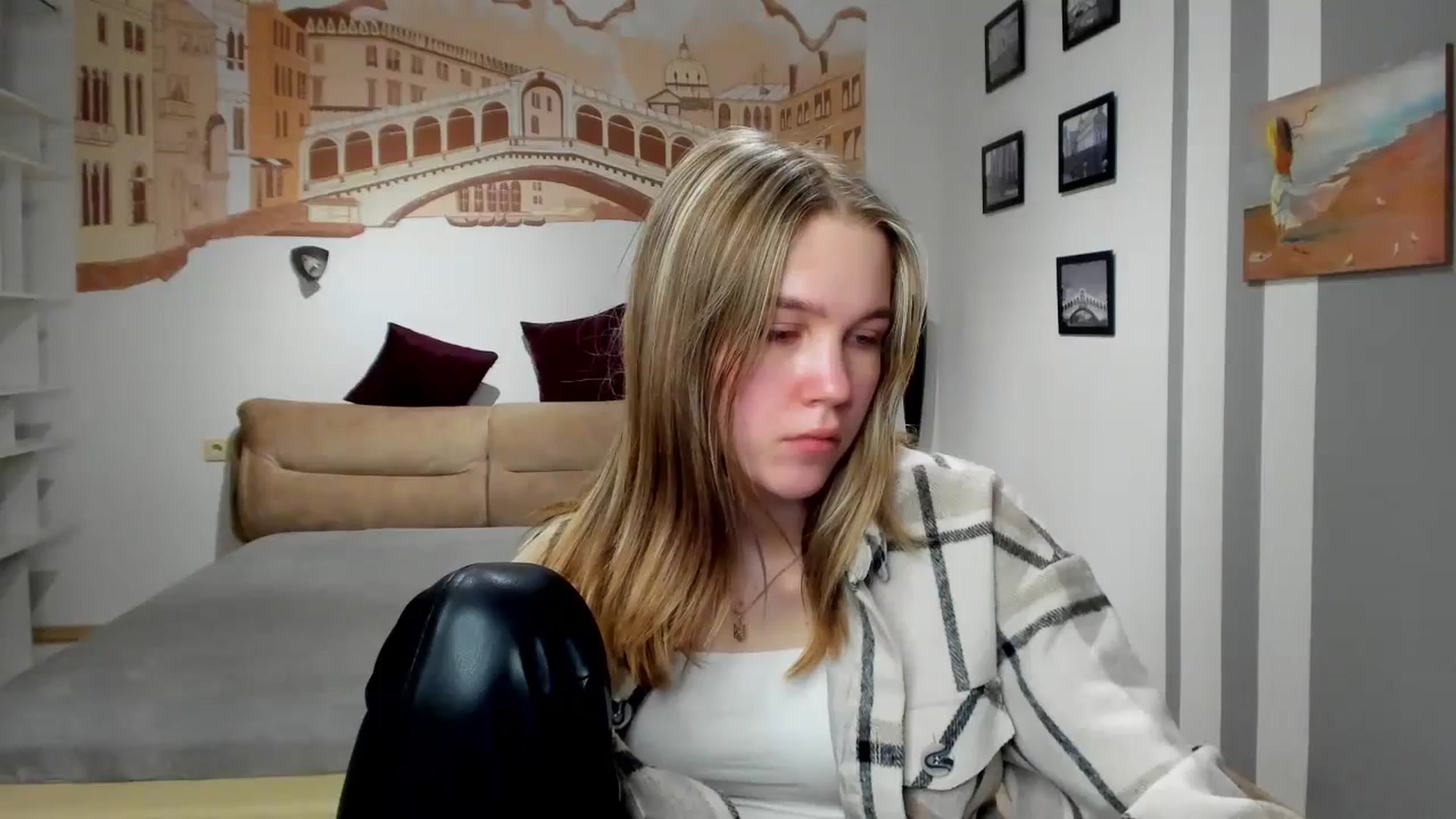 Gallery image thumbnail from Kate_Lewiss's myfreecams stream on, 02/21/2024, 10:45 image 17 of 20