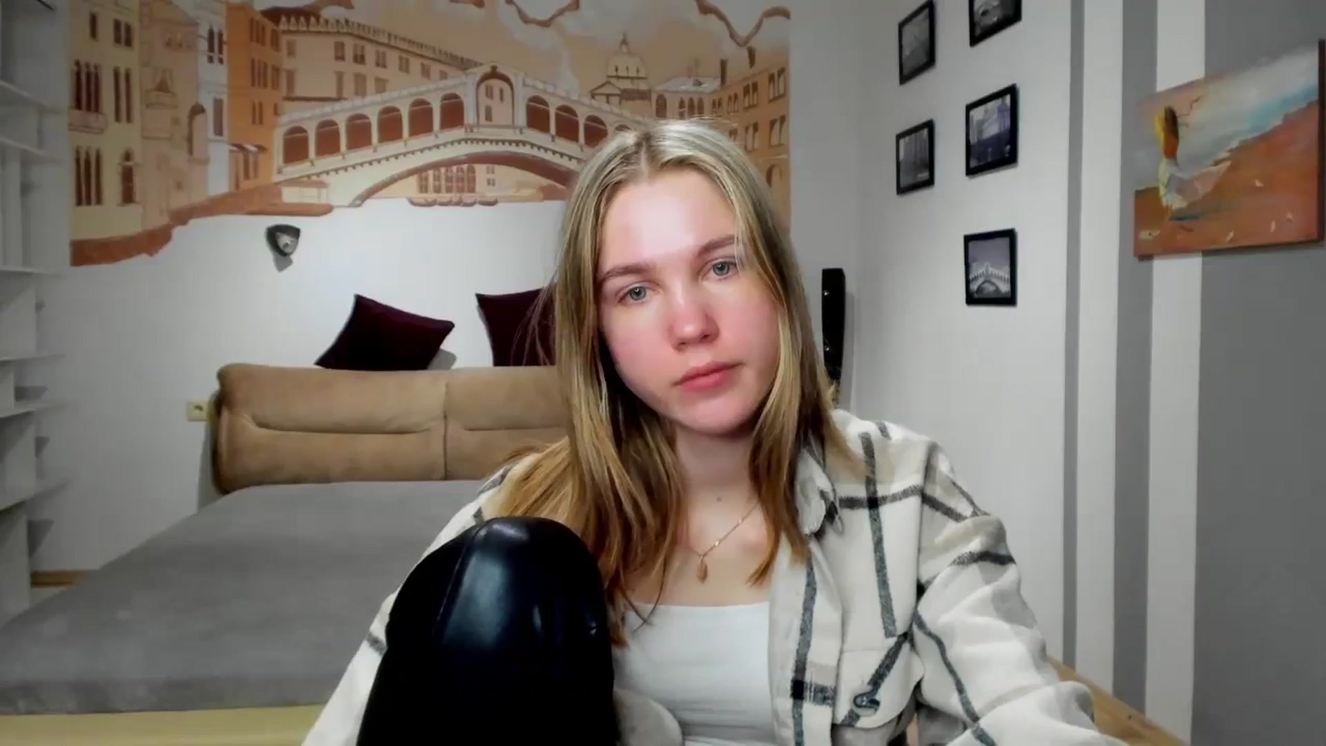Gallery image thumbnail from Kate_Lewiss's myfreecams stream on, 02/21/2024, 10:45 image 10 of 20