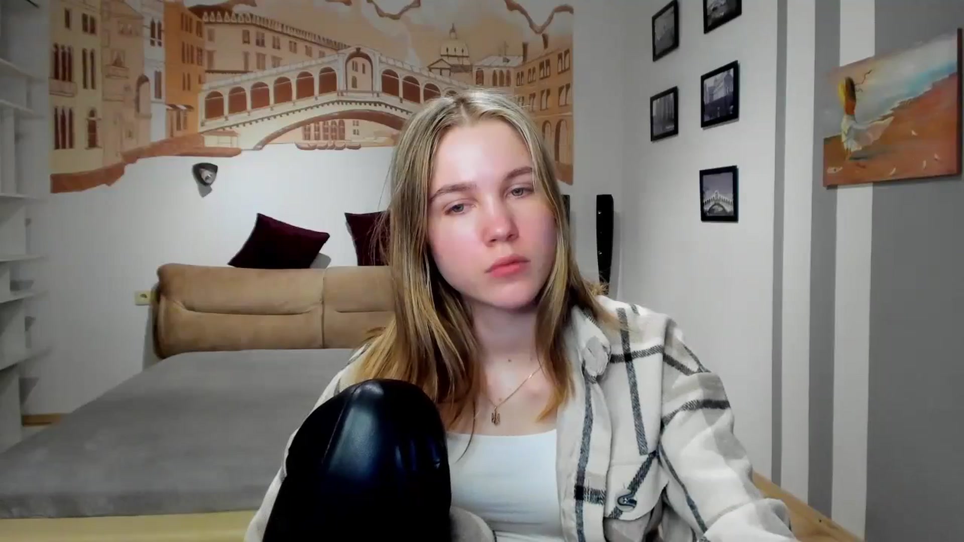 Gallery image thumbnail from Kate_Lewiss's myfreecams stream on, 02/21/2024, 10:45 image 14 of 20