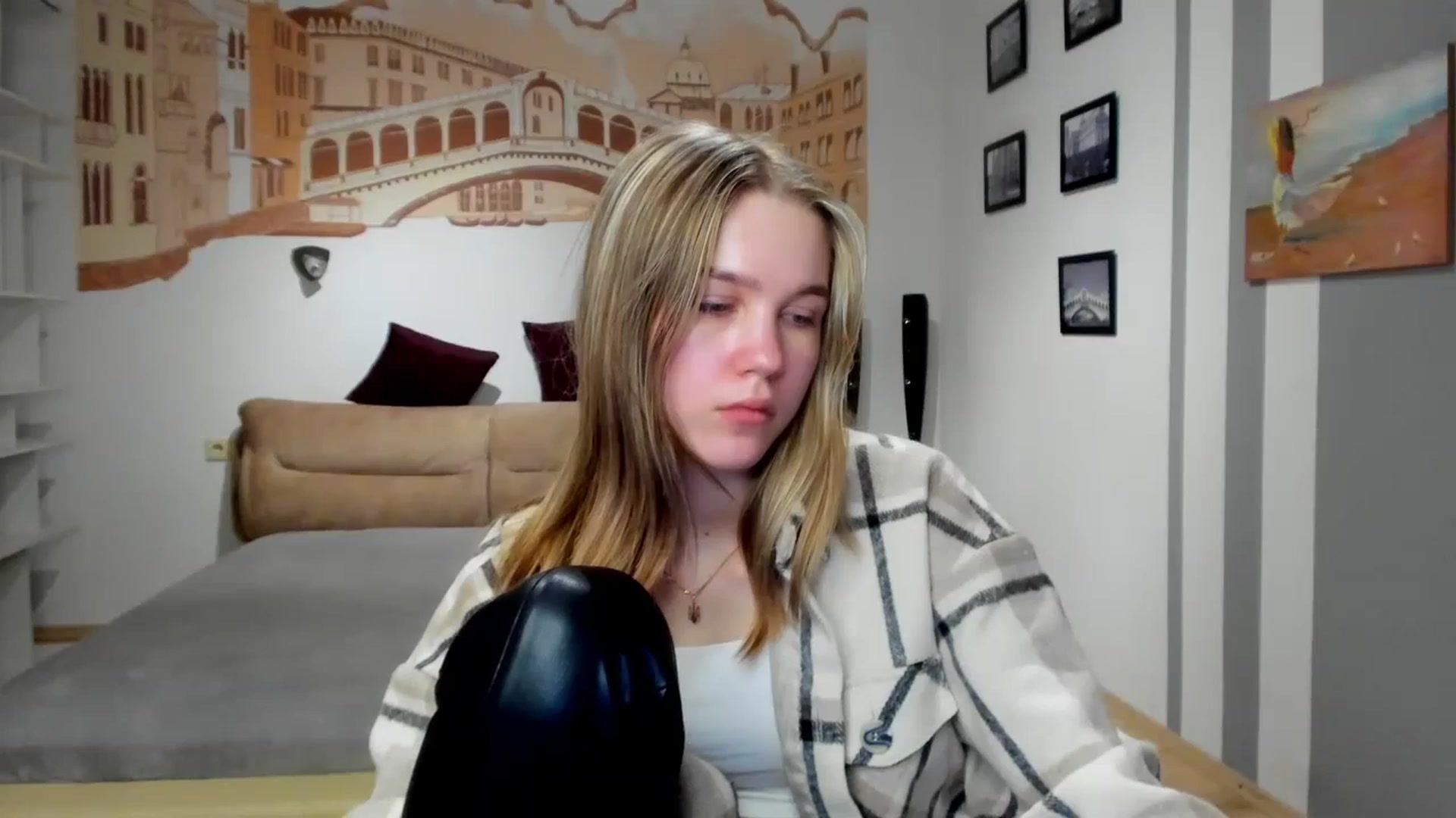 Gallery image thumbnail from Kate_Lewiss's myfreecams stream on, 02/21/2024, 10:45 image 8 of 20