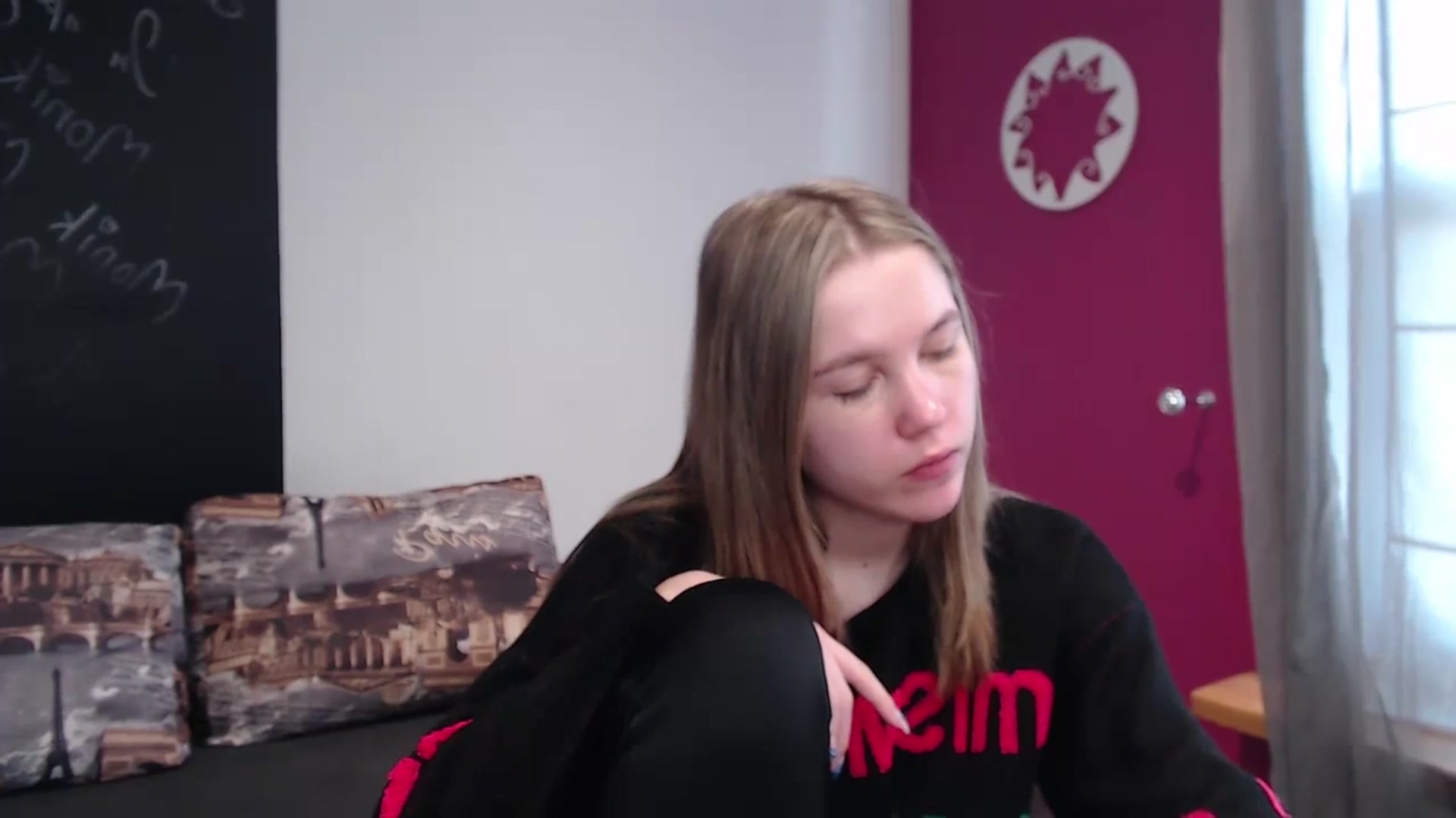 Gallery image thumbnail from Kate_Lewiss's myfreecams stream on, 02/28/2024, 09:54 image 14 of 20