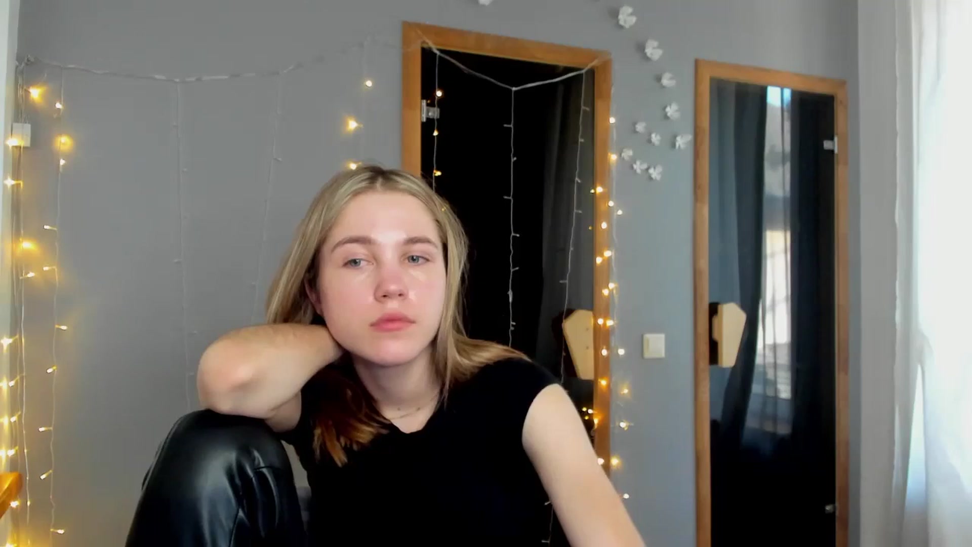 Gallery image thumbnail from Kate_Lewiss's myfreecams stream on, 02/29/2024, 12:03 image 8 of 20