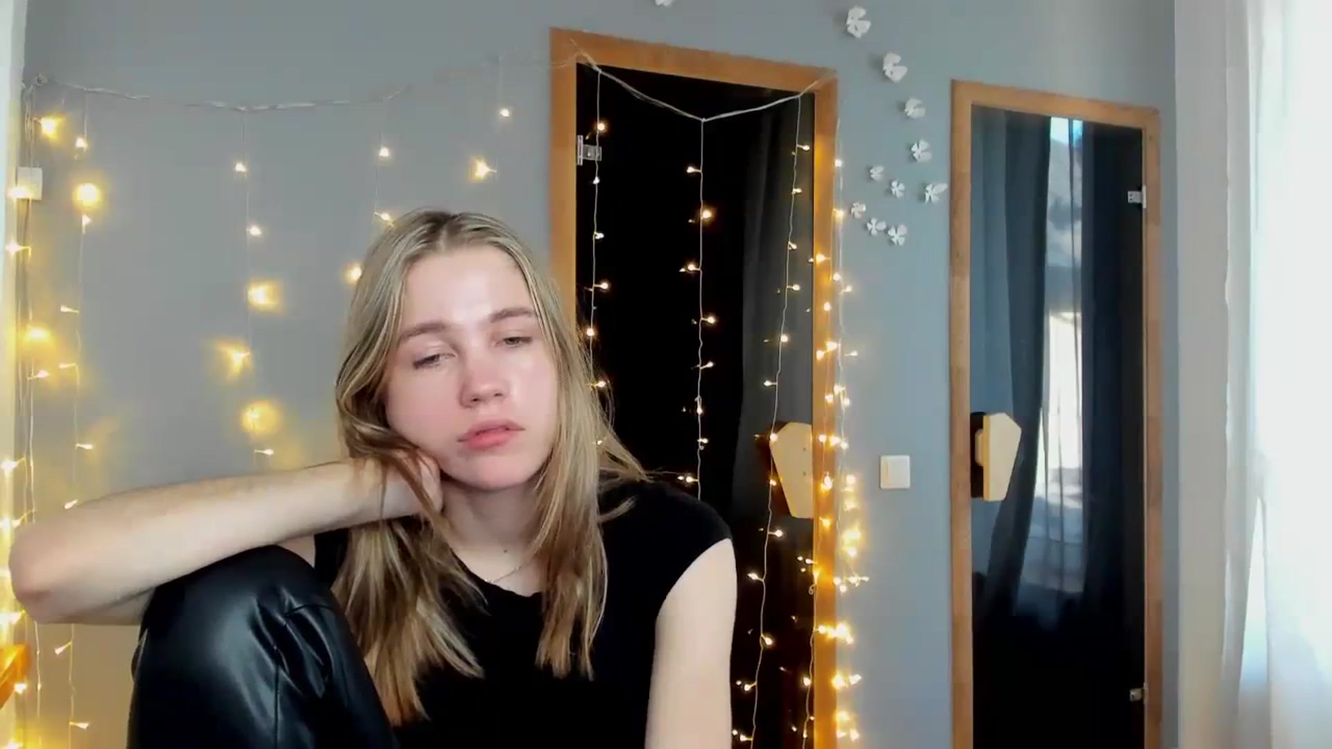 Gallery image thumbnail from Kate_Lewiss's myfreecams stream on, 02/29/2024, 12:03 image 19 of 20