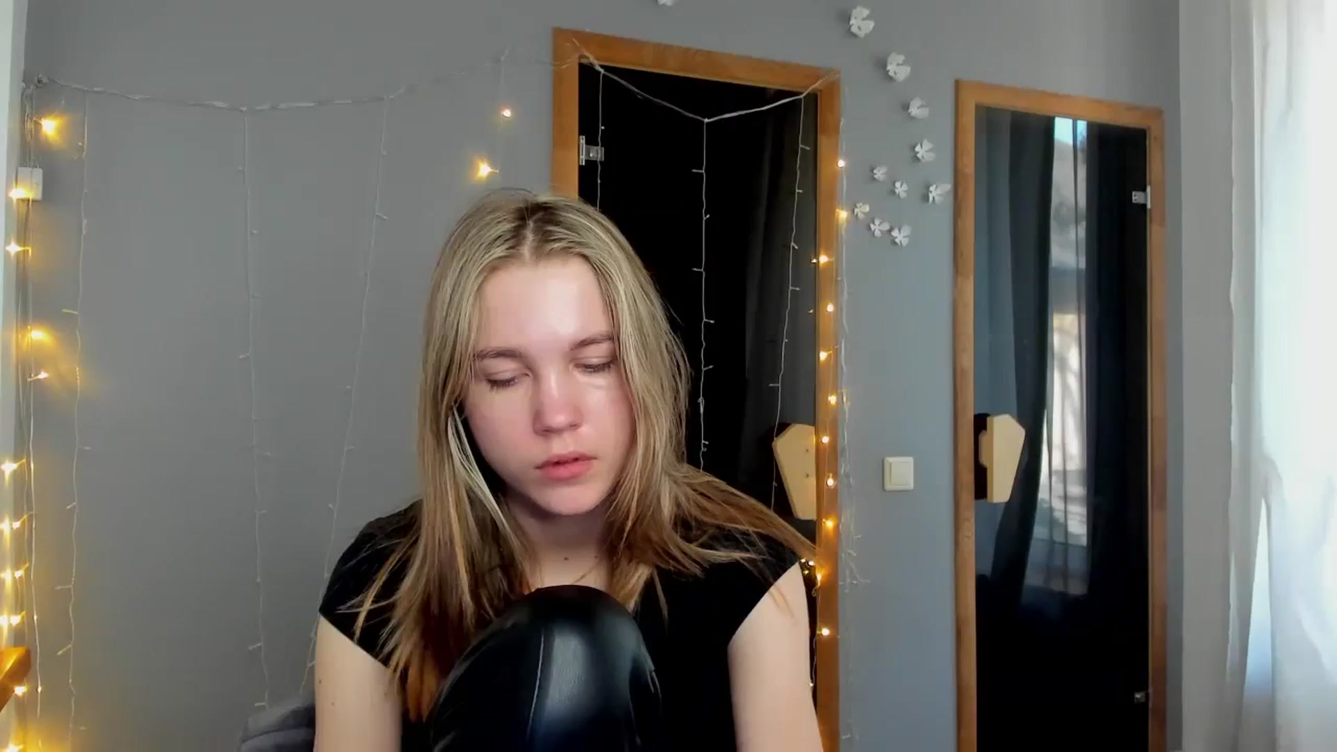 Gallery image thumbnail from Kate_Lewiss's myfreecams stream on, 02/29/2024, 12:03 image 14 of 20