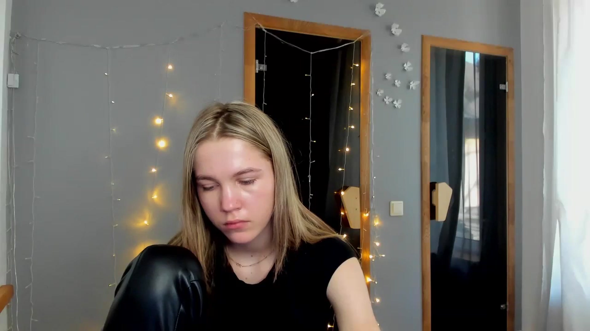 Gallery image thumbnail from Kate_Lewiss's myfreecams stream on, 02/29/2024, 12:03 image 10 of 20