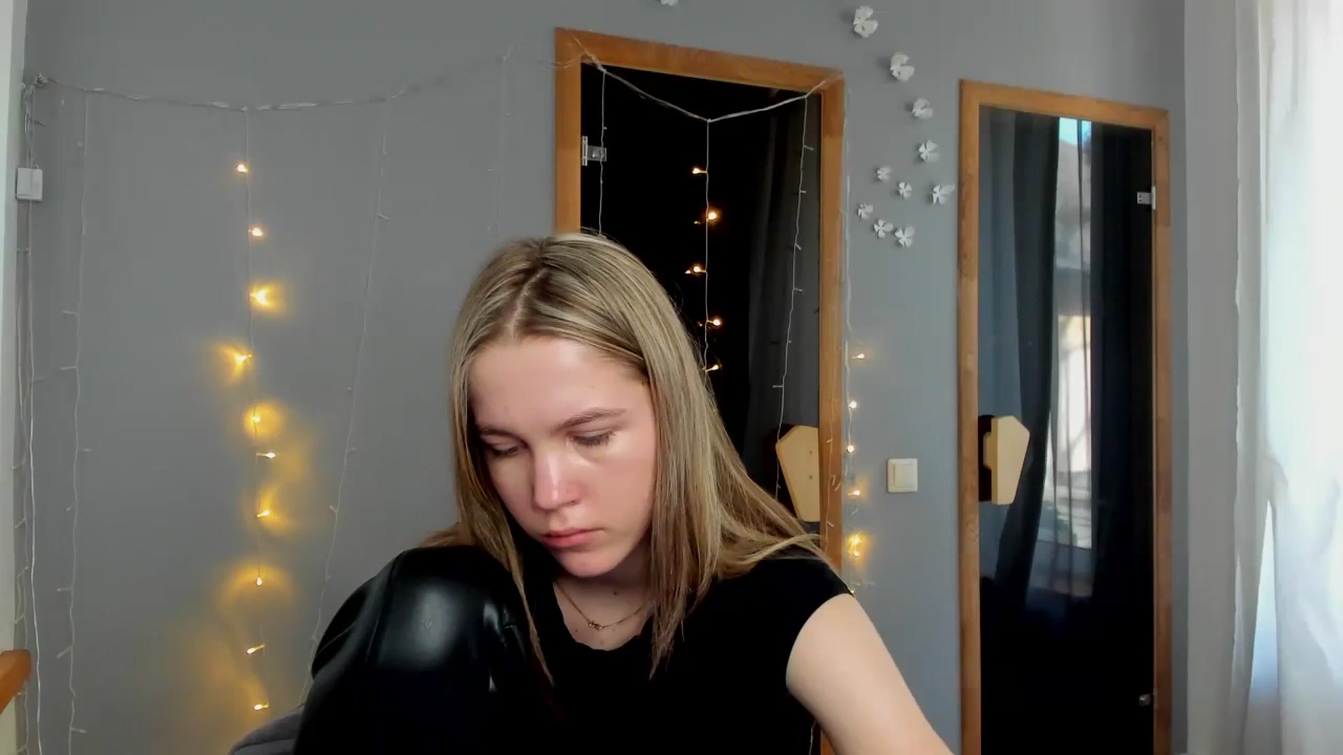 Gallery image thumbnail from Kate_Lewiss's myfreecams stream on, 02/29/2024, 12:03 image 11 of 20