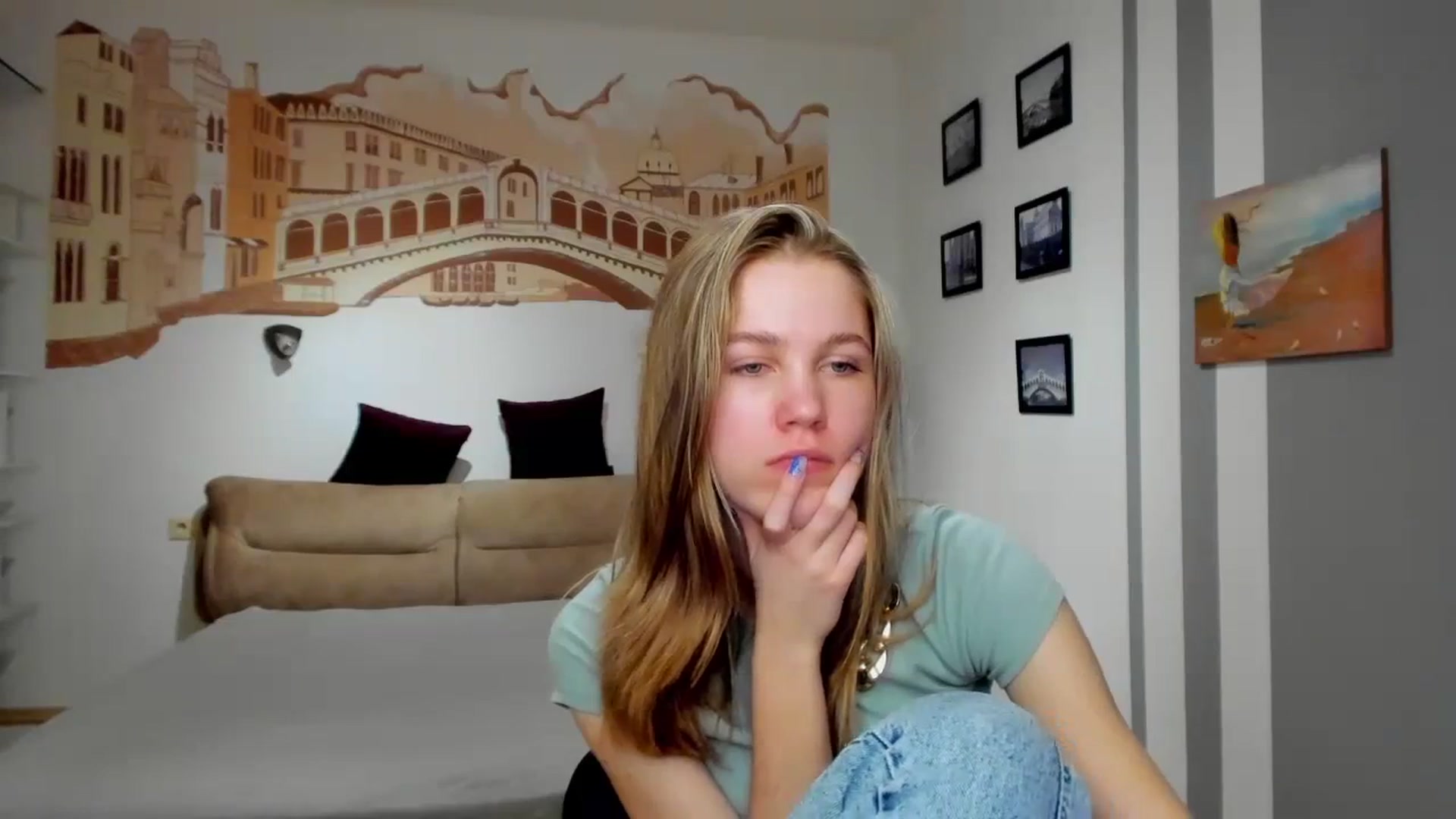 Gallery image thumbnail from Kate_Lewiss's myfreecams stream on, 03/04/2024, 11:04 image 19 of 20