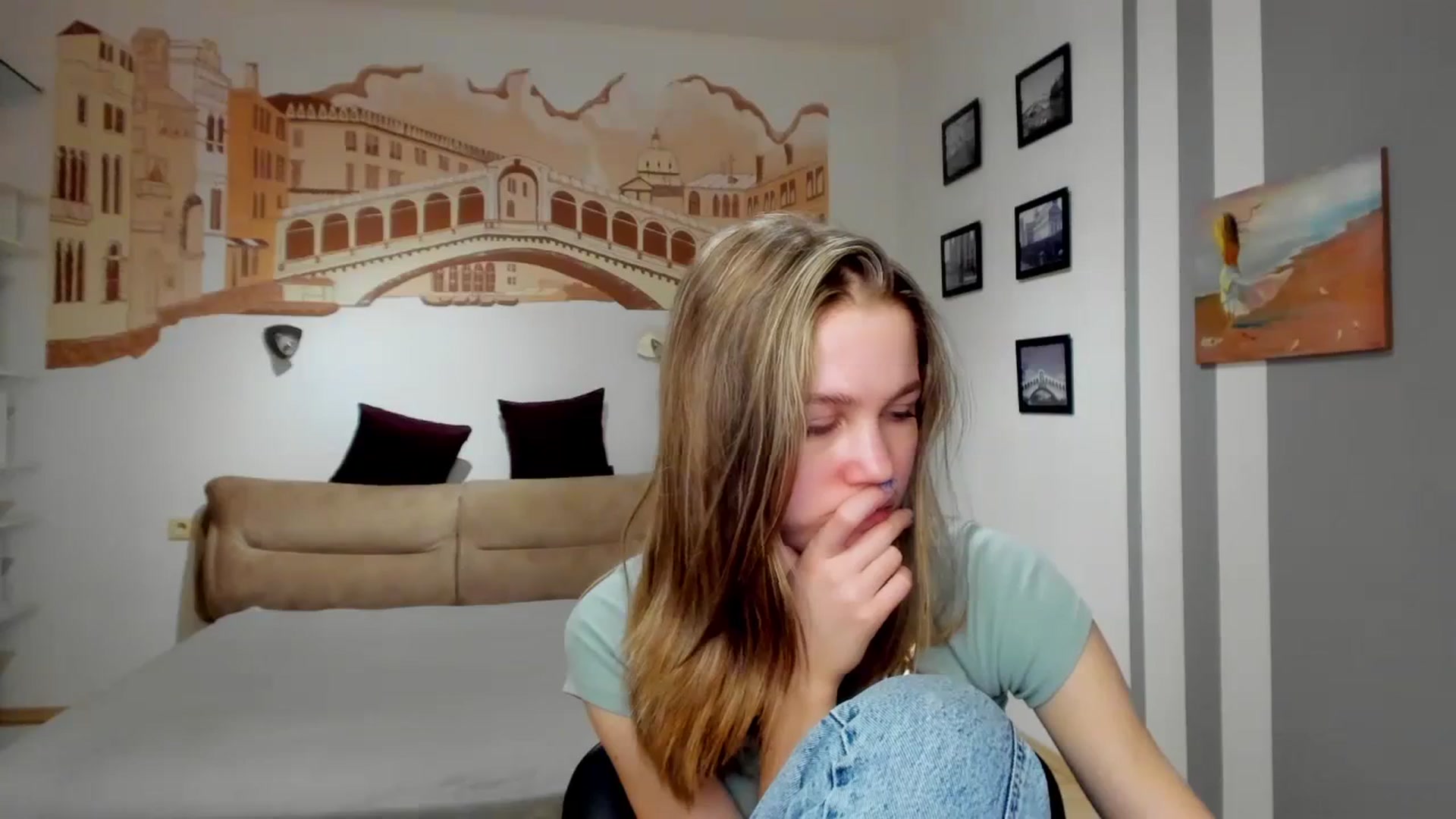 Gallery image thumbnail from Kate_Lewiss's myfreecams stream on, 03/04/2024, 11:04 image 20 of 20