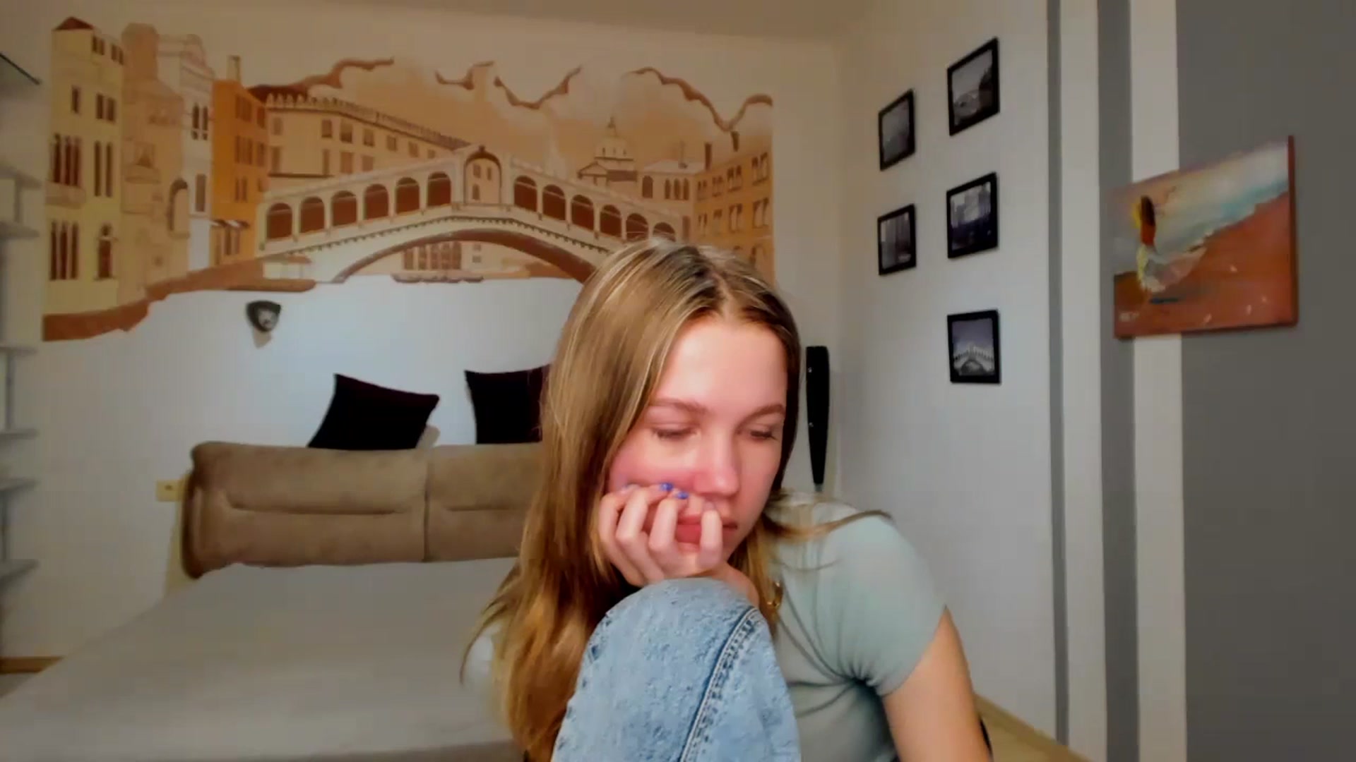 Gallery image thumbnail from Kate_Lewiss's myfreecams stream on, 03/04/2024, 11:04 image 5 of 20