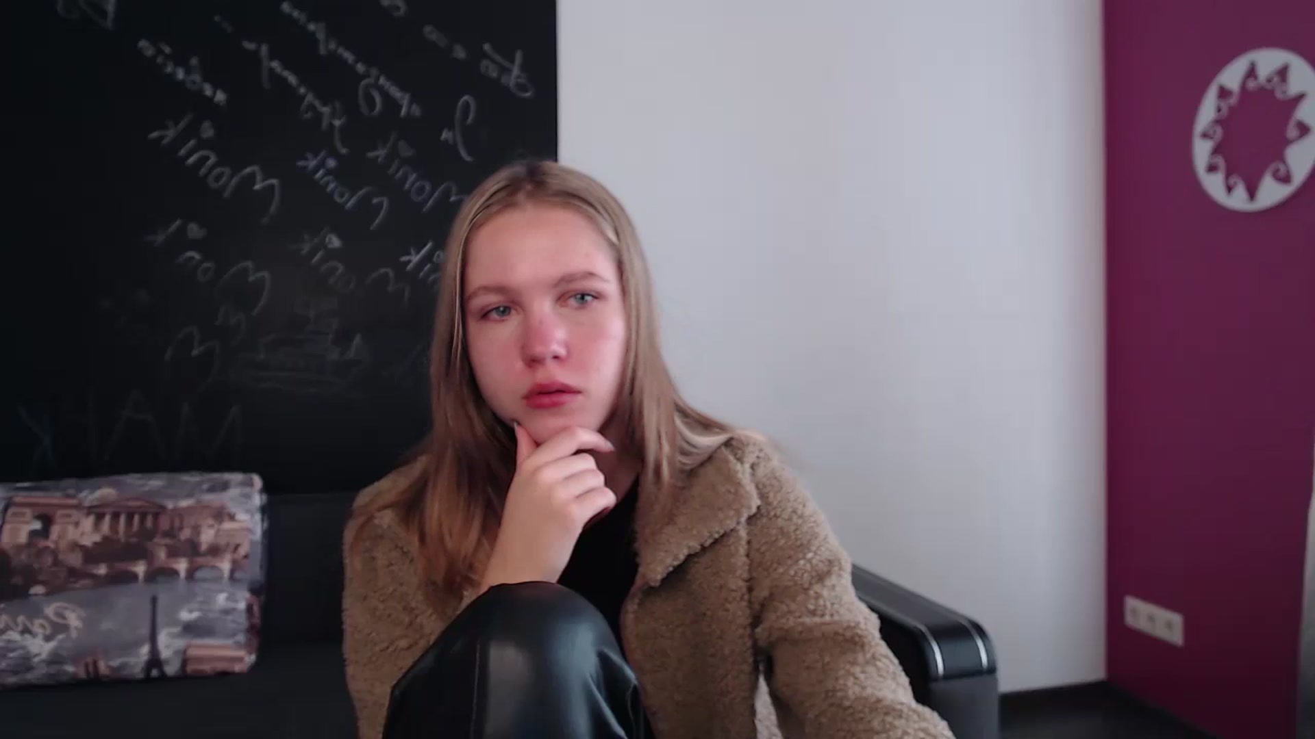 Gallery image thumbnail from Kate_Lewiss's myfreecams stream on, 03/21/2024, 07:22 image 1 of 20