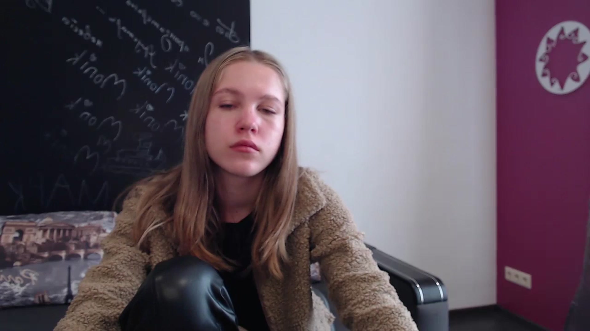 Gallery image thumbnail from Kate_Lewiss's myfreecams stream on, 03/21/2024, 07:22 image 13 of 20
