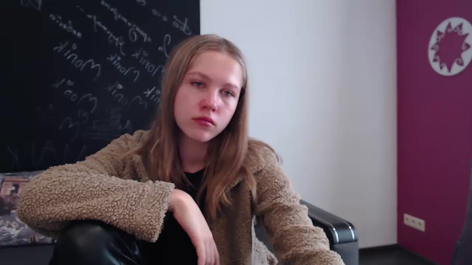 Gallery image thumbnail from Kate_Lewiss's myfreecams stream on, 03/21/2024, 07:22 image 6 of 20