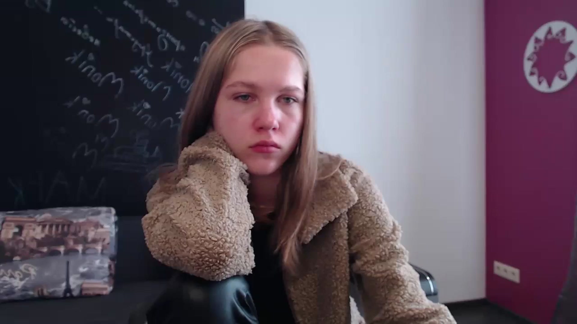 Gallery image thumbnail from Kate_Lewiss's myfreecams stream on, 03/21/2024, 07:22 image 17 of 20