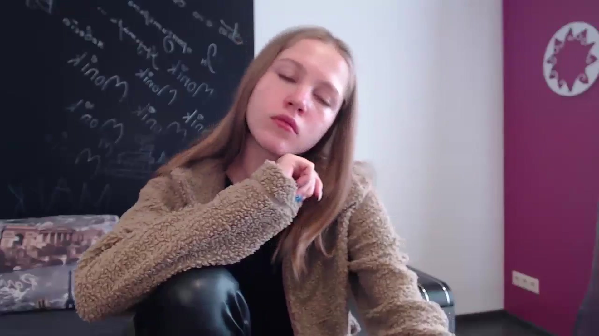 Gallery image thumbnail from Kate_Lewiss's myfreecams stream on, 03/21/2024, 07:22 image 3 of 20