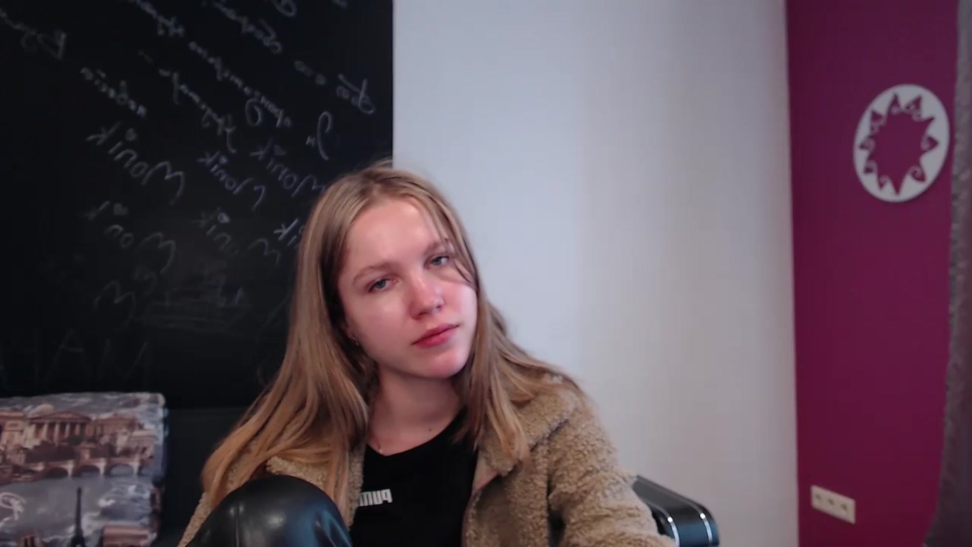 Gallery image thumbnail from Kate_Lewiss's myfreecams stream on, 03/21/2024, 11:35 image 14 of 20