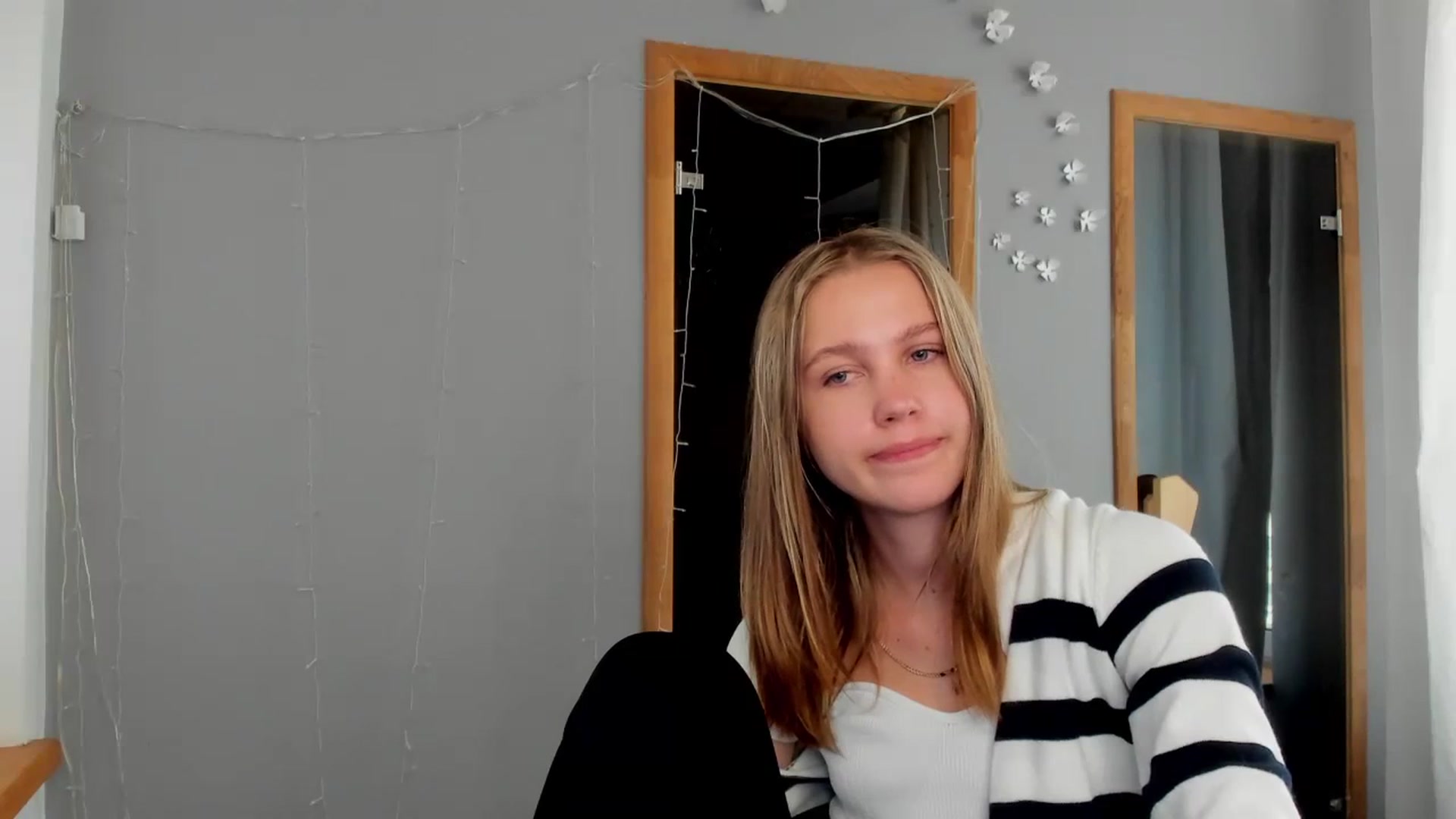 Gallery image thumbnail from Kate_Lewiss's myfreecams stream on, 03/24/2024, 09:32 image 15 of 20