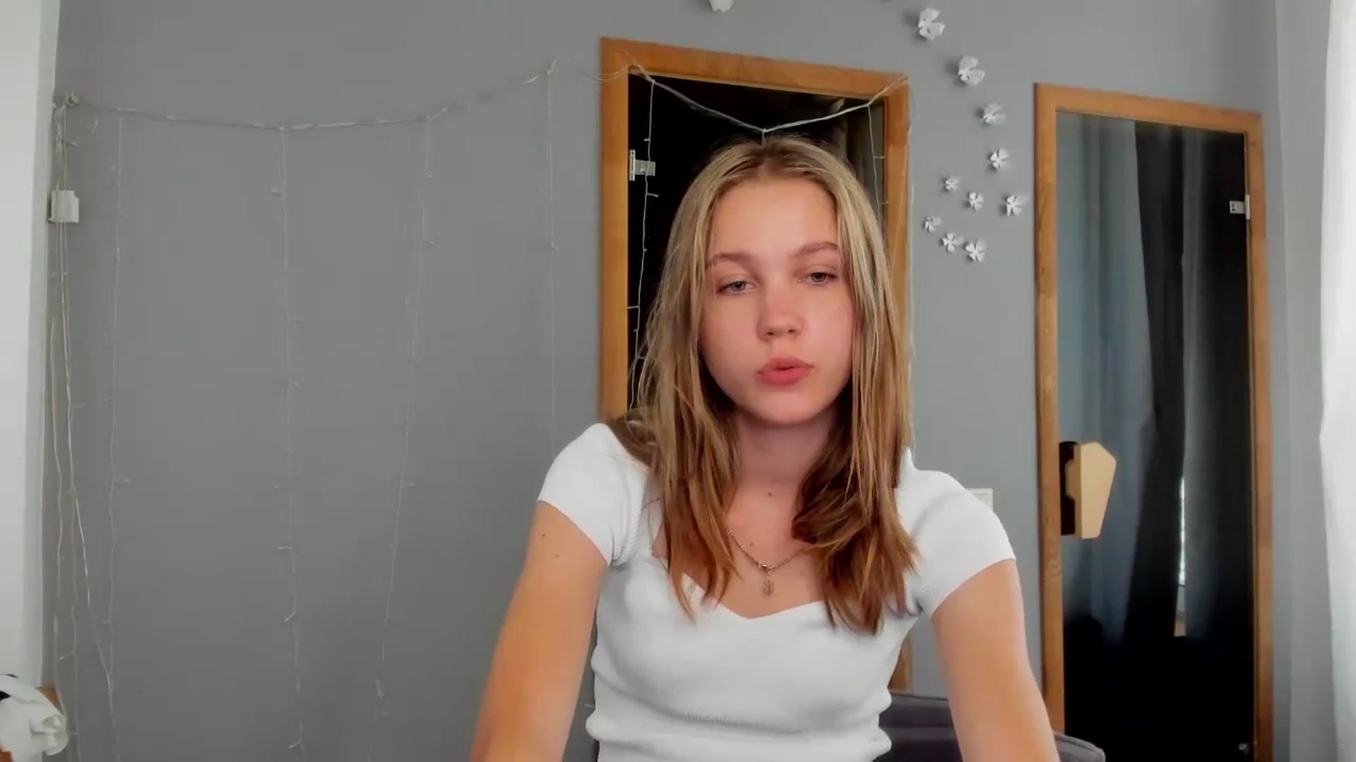 Gallery image thumbnail from Kate_Lewiss's myfreecams stream on, 03/24/2024, 09:32 image 17 of 20