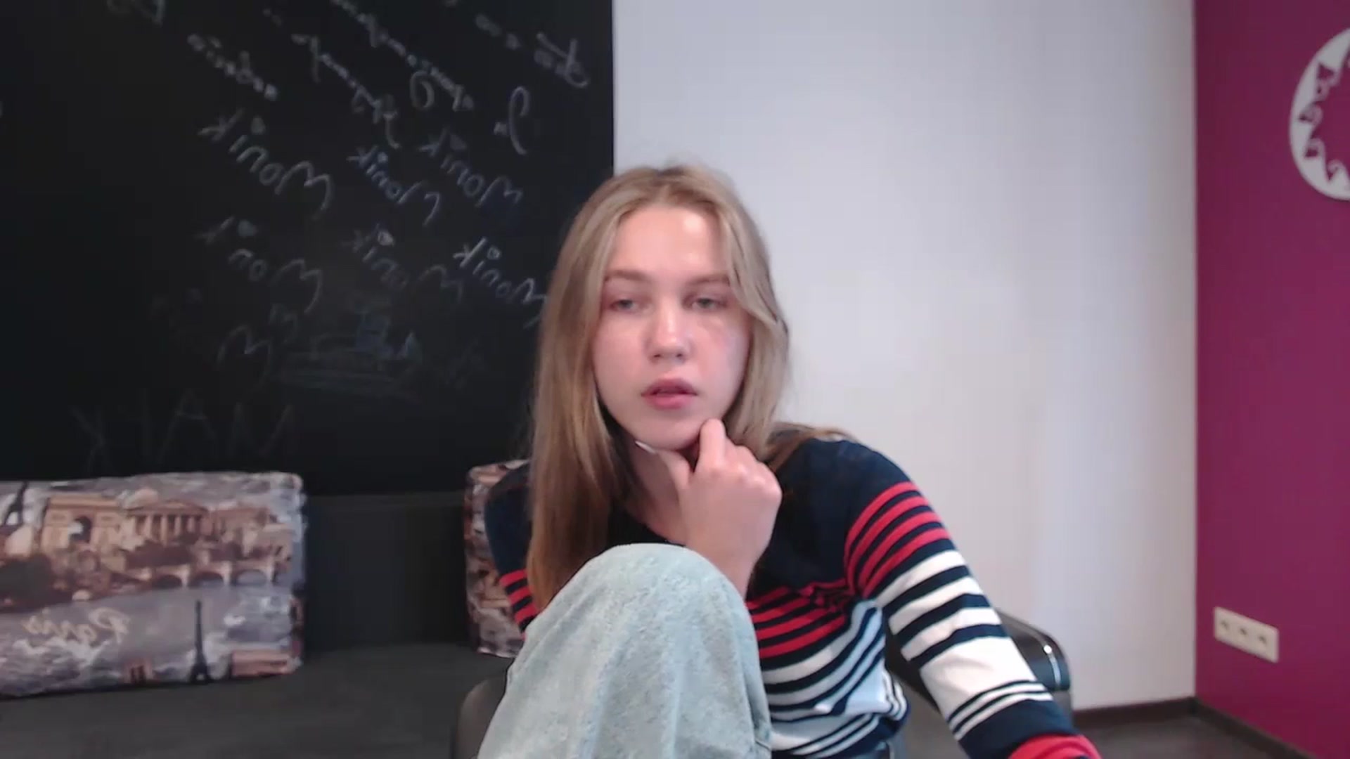 Gallery image thumbnail from Kate_Lewiss's myfreecams stream on, 03/27/2024, 12:00 image 5 of 20