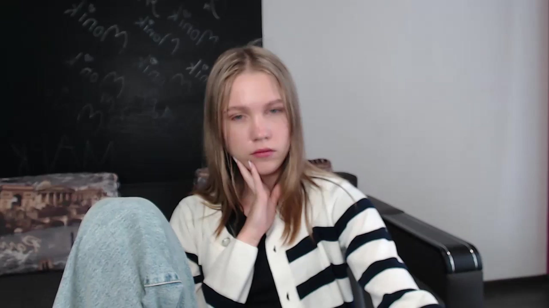 Gallery image thumbnail from Kate_Lewiss's myfreecams stream on, 03/28/2024, 08:05 image 11 of 20