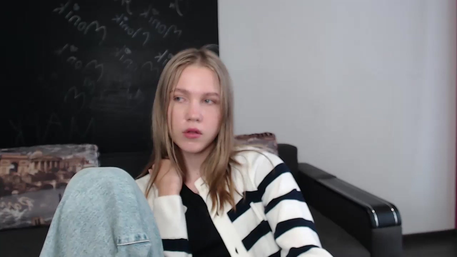 Gallery image thumbnail from Kate_Lewiss's myfreecams stream on, 03/28/2024, 08:05 image 17 of 20